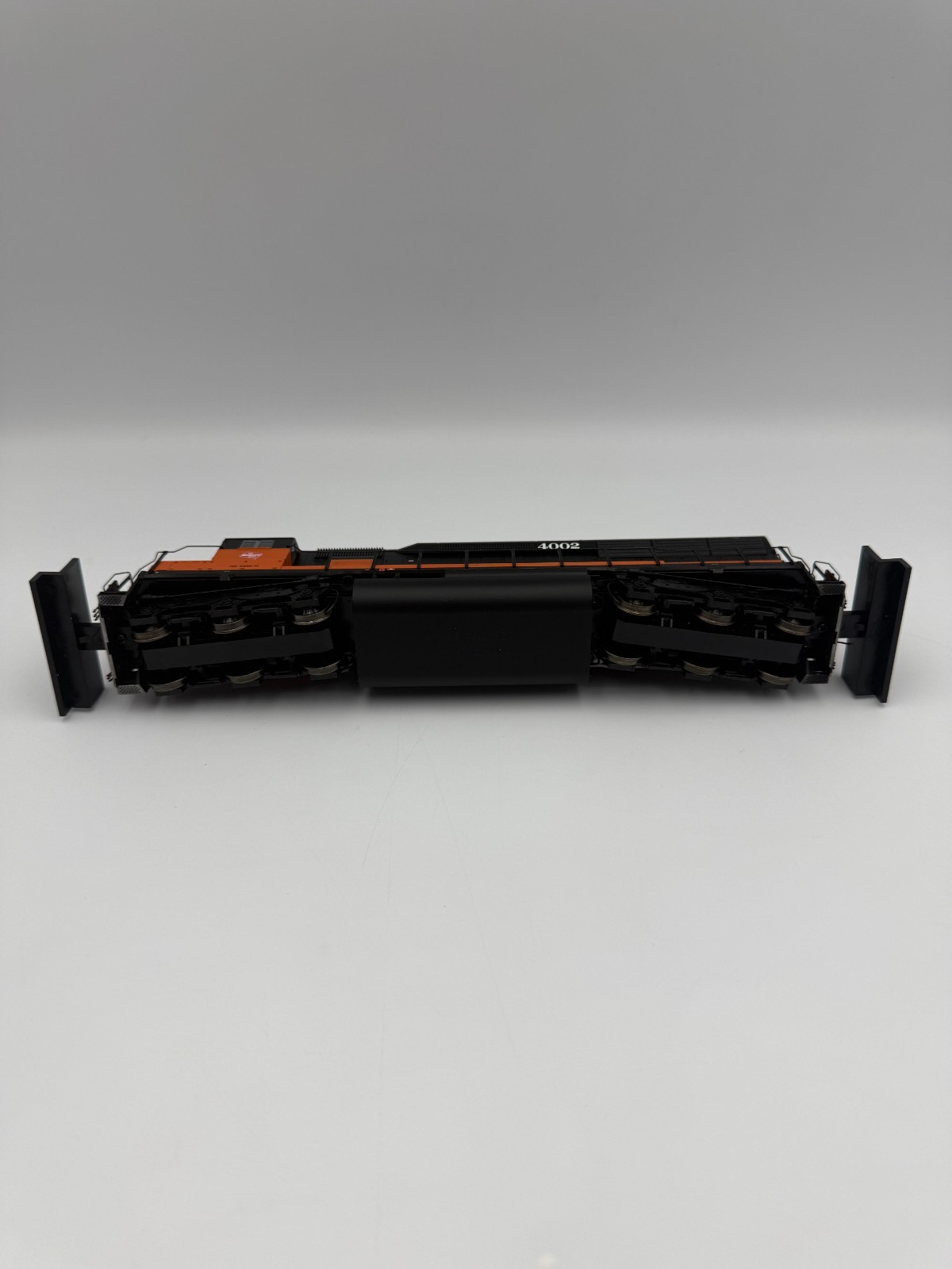 HO Proto 2000 #433-30730 SD45 Milwaukee Road #4002 DCC Ready. TRO, IOB.