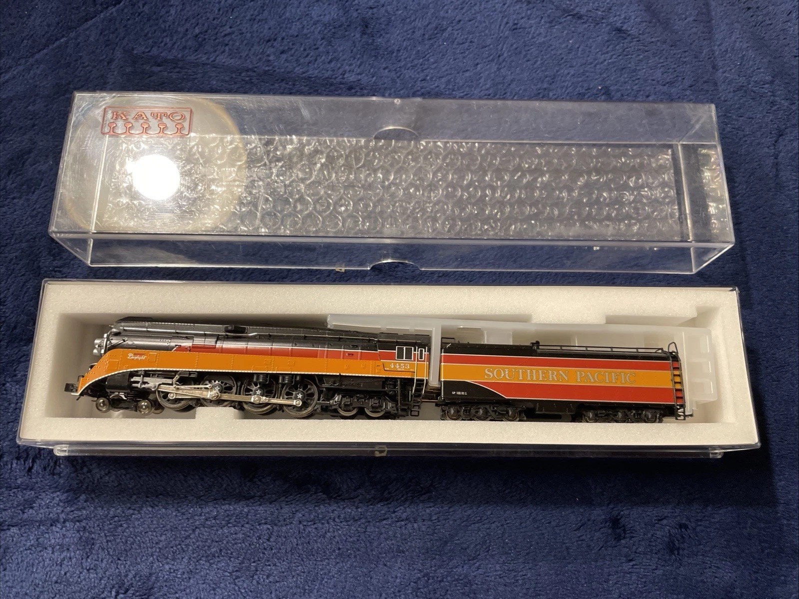 KATO N Scale #126-0302 4-8-4 Class GS-4 Southern Pacific 4453 Daylight