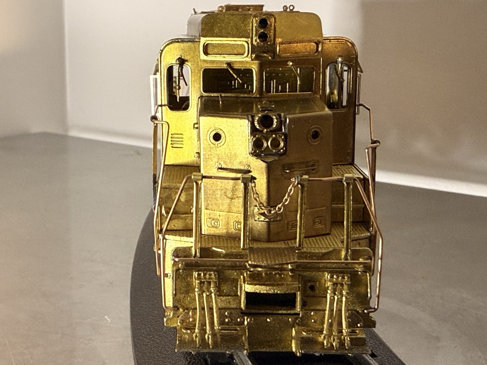 Overland Models – Brass – SP (Southern Pacific) GP30 Phase II Low Hood – NEW