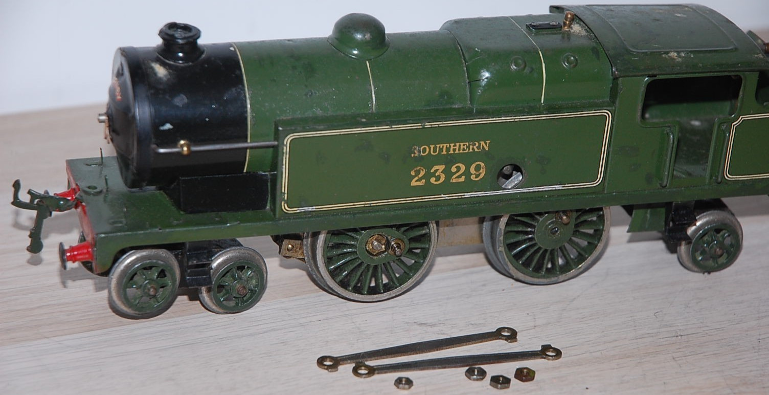 HORNBY O GAUGE CLOCKWORK No 2 SPECIAL TANK LOCOMOTIVE IN GREEN S R LIVERY