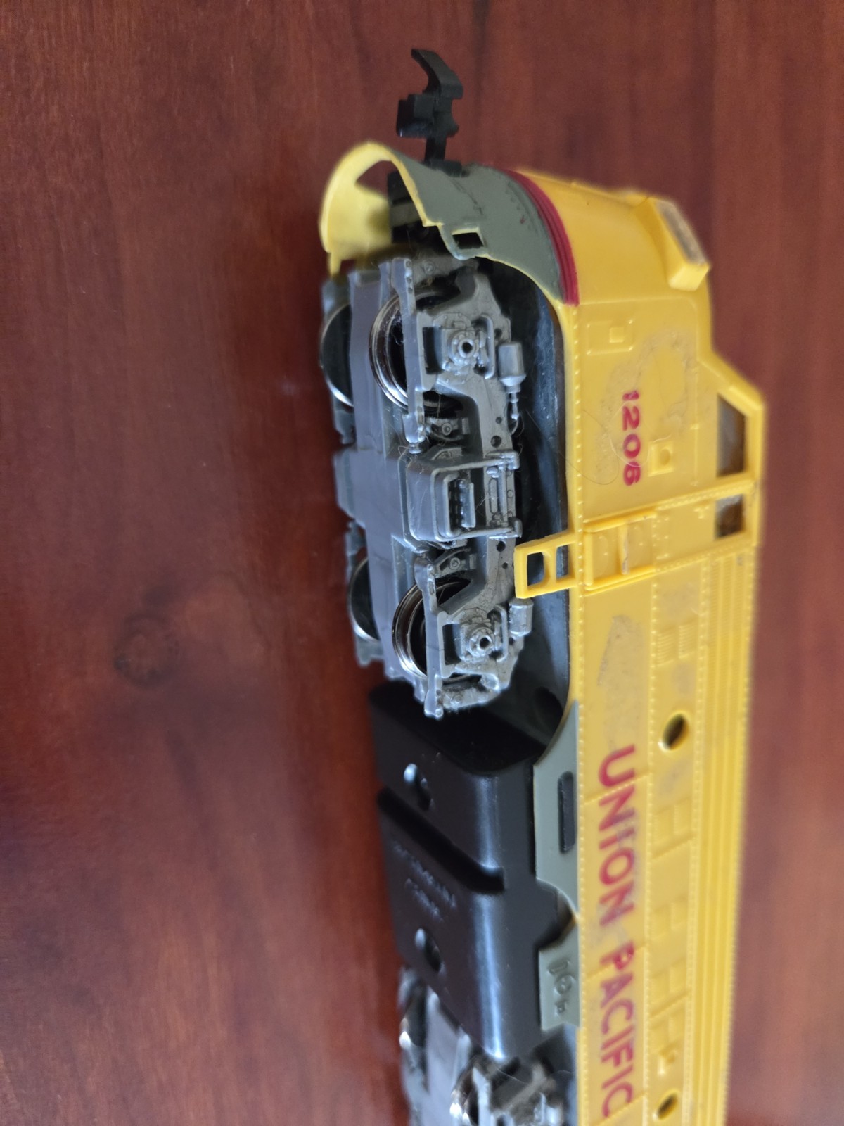 Union Pacific Train Engine 1206 Model Railroad Bachman HO 0506 EMD F9 Yellow