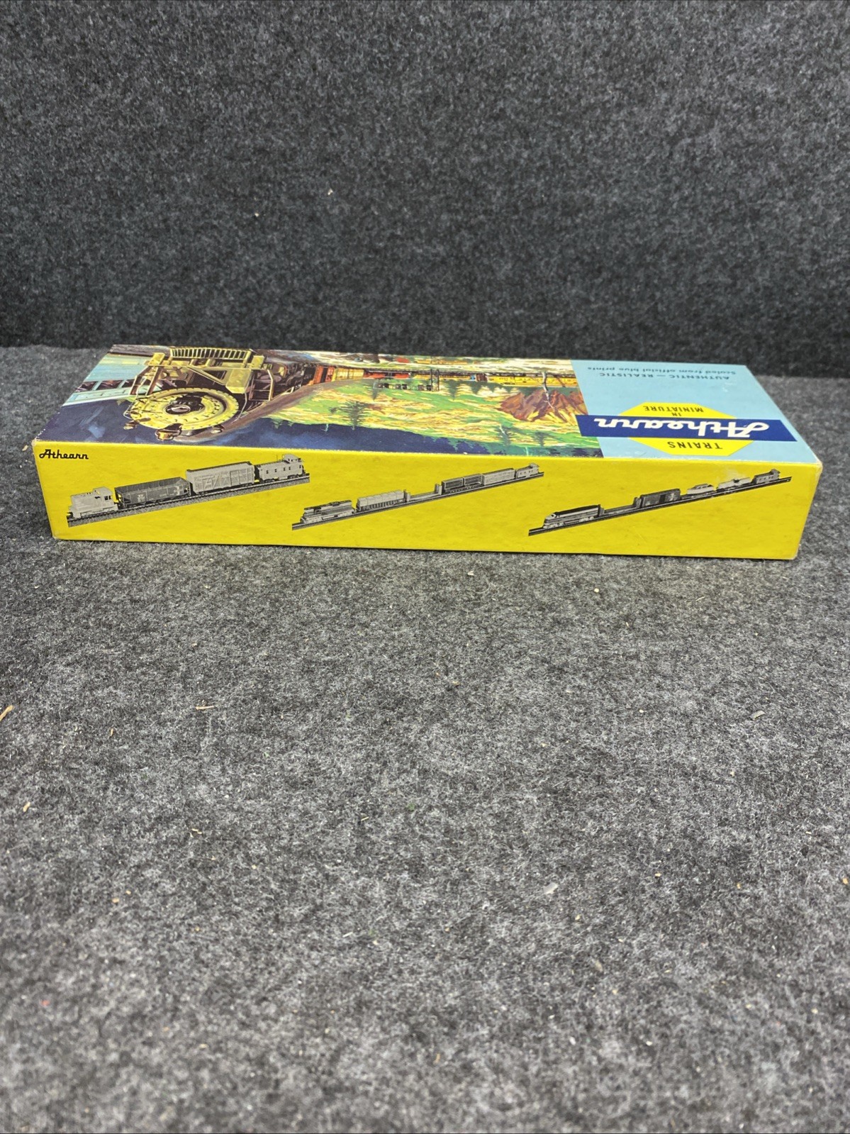 Athearn 3211 CB&Q F7A Super-geared Diesel Yellow Box R-T-R Diesel (AT050226-01)