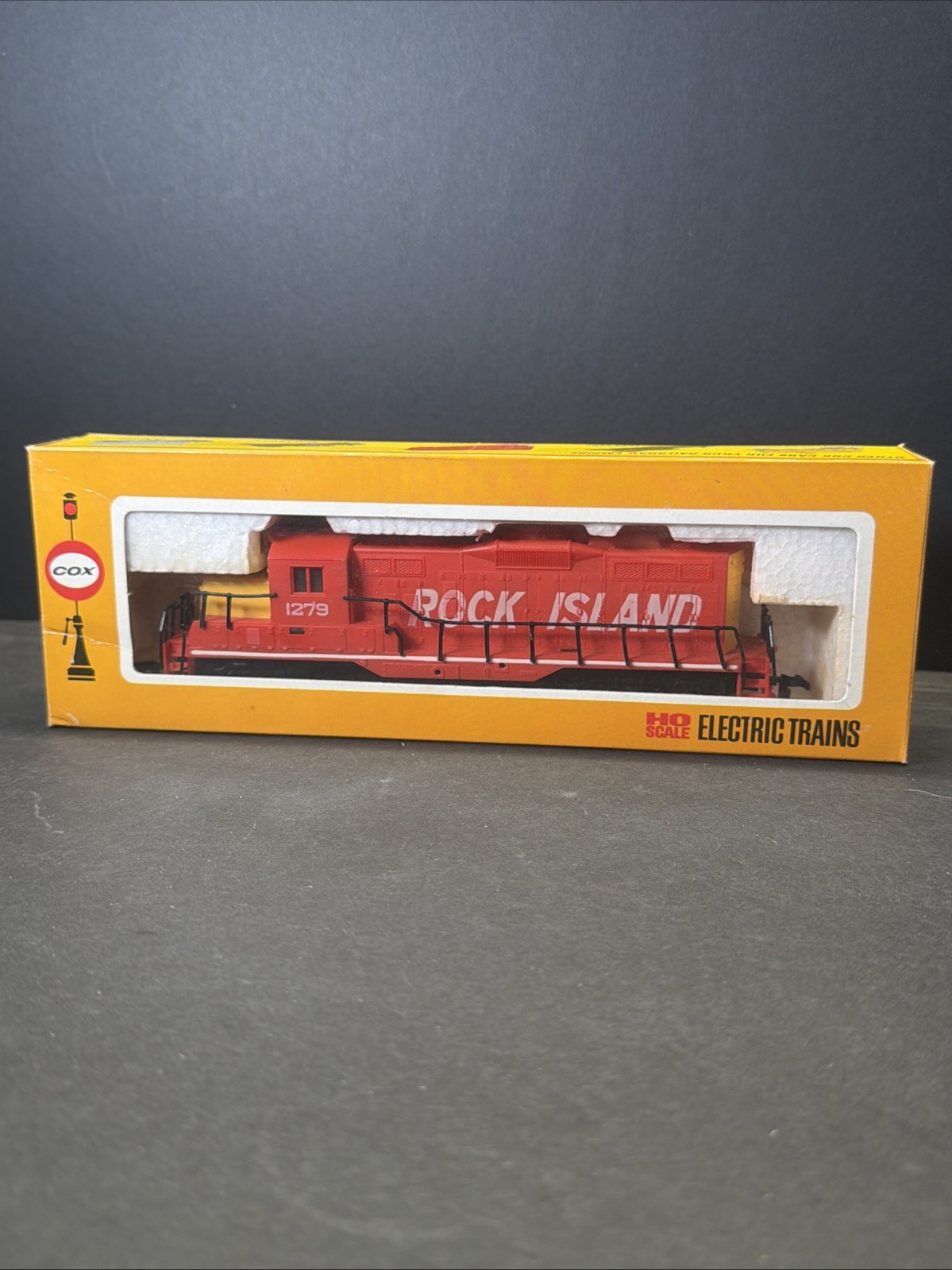 Cox HO Scale Rock Island GP9 Diesel Locomotive 1279 Red Yellow w/ Box VNTG