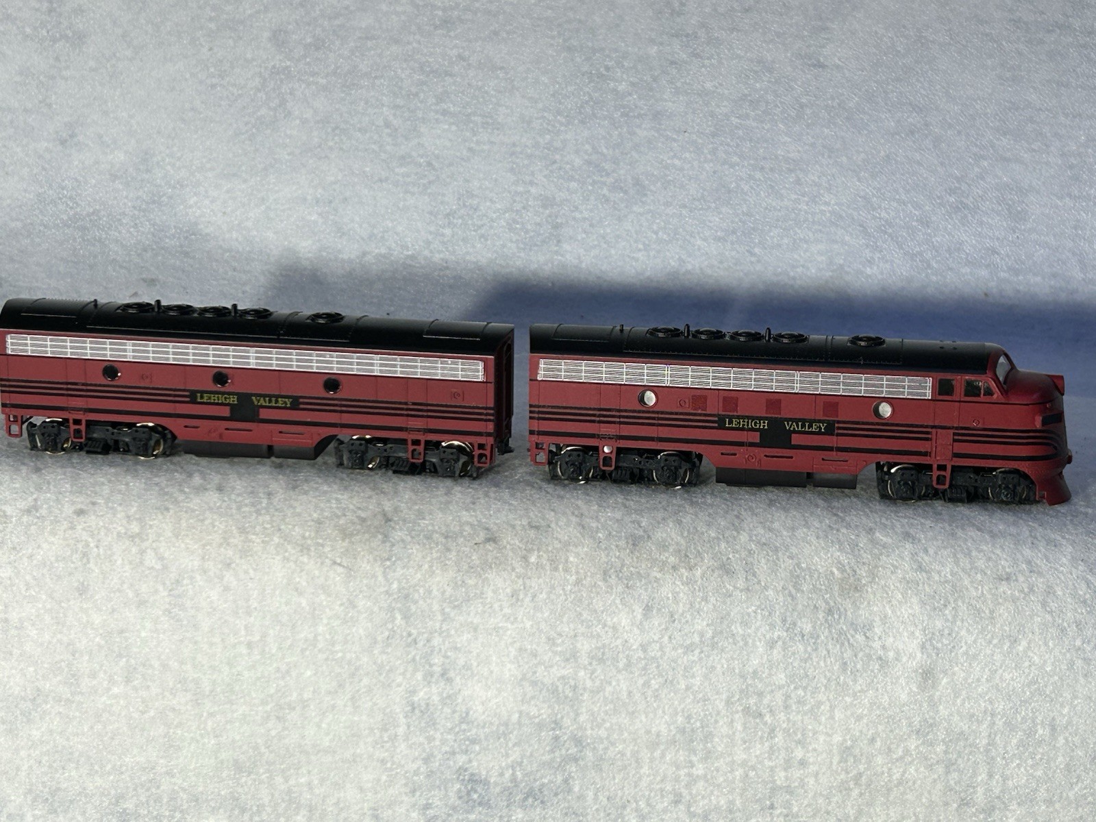 Striking Stewart/KATO Lehigh Valley RR F-7A/B Phase I Set A Pwrd./B Unpwrd. HO