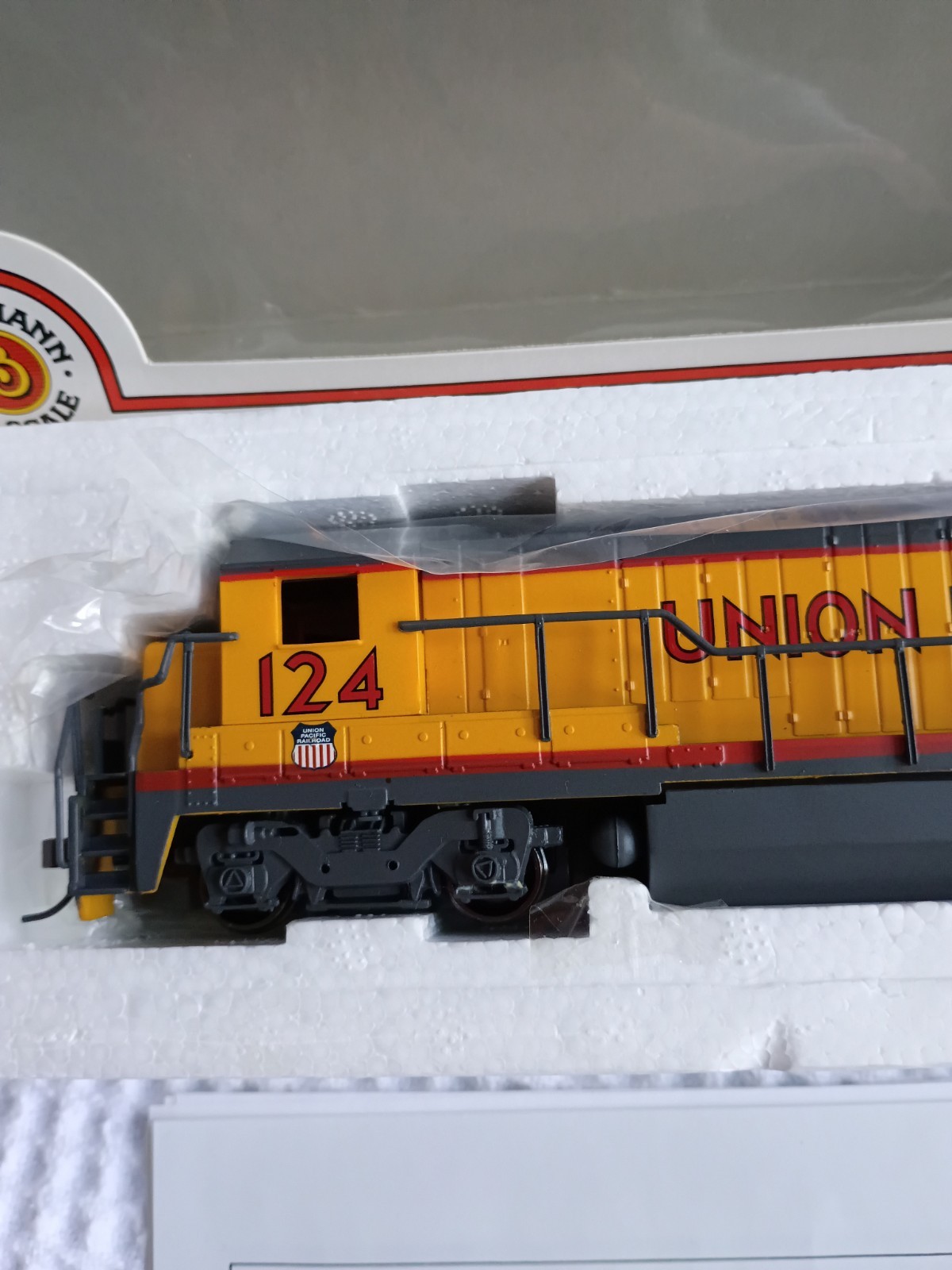 Bachmann HO Union Pacific B23/B30-7 Diesel Locomotive No. 124 11103