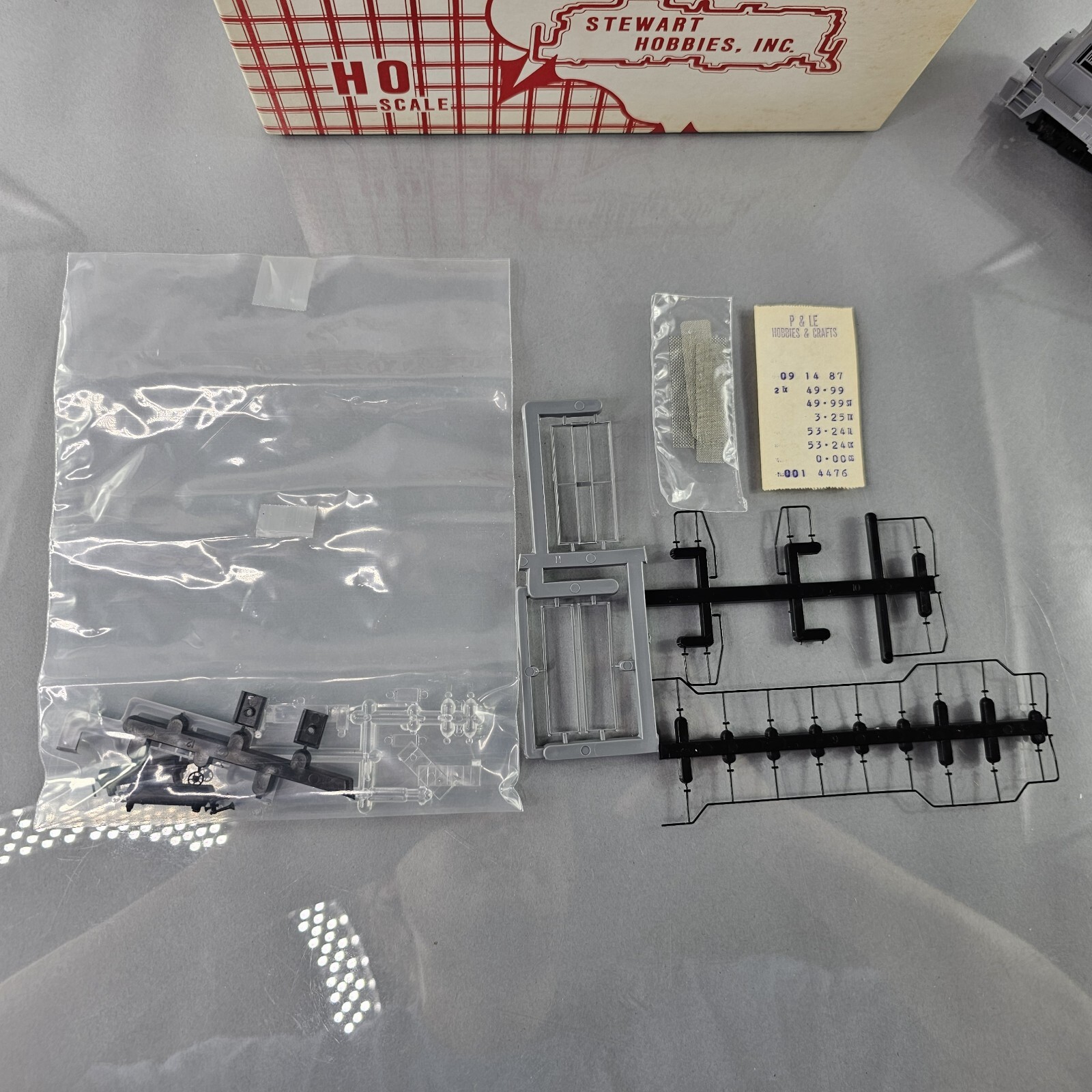 Stewart Hobbies HO GE U25B Powered Diesel Undecorated Train Kit 7000 Phase II