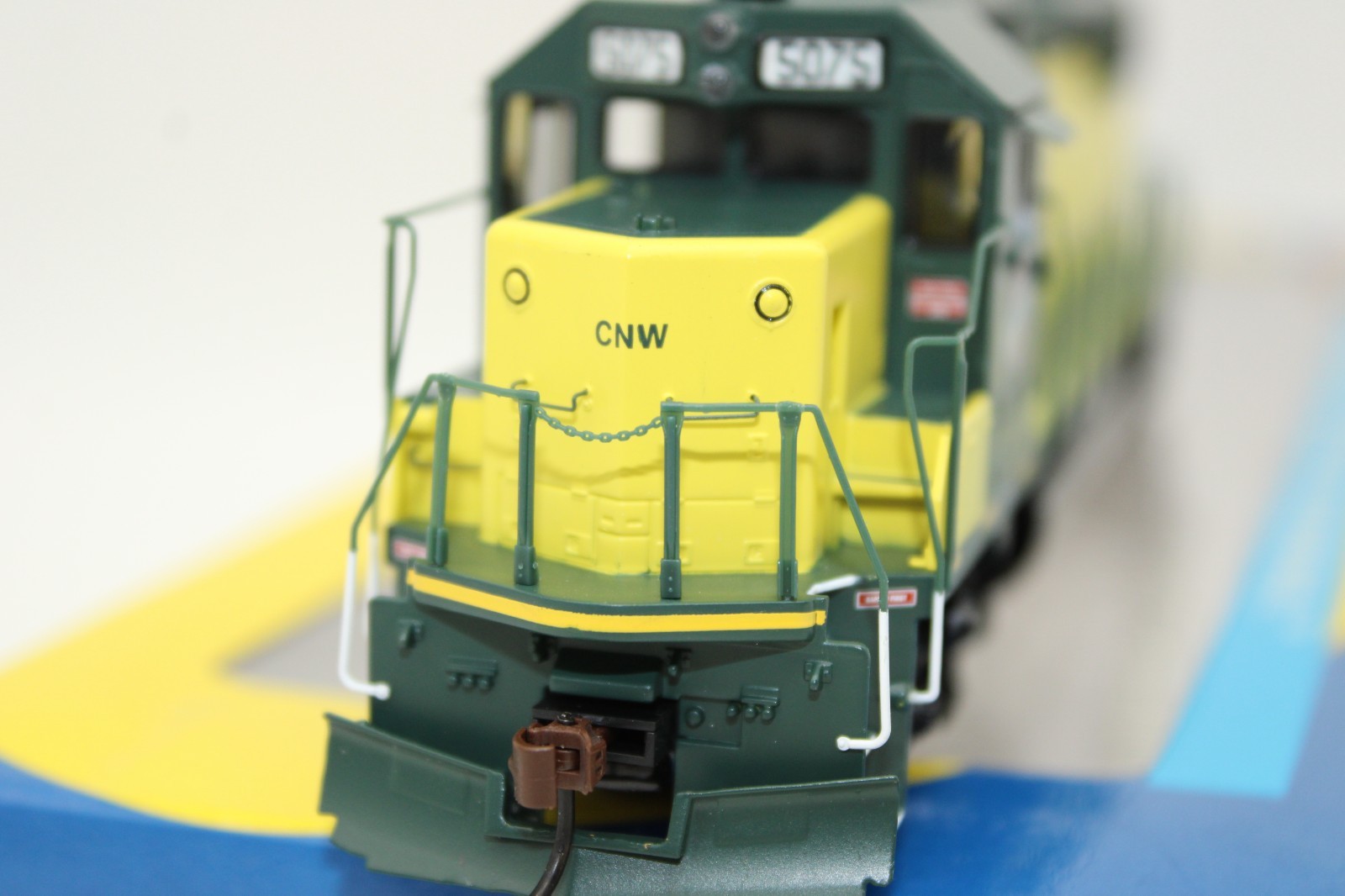 Athearn HO Scale C&NW Chicago North Western EMD GP50 Diesel Locomotive #5075