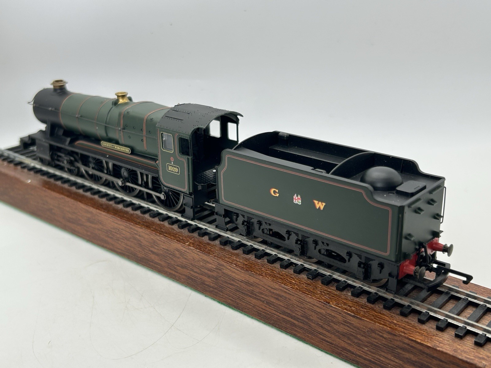 OO Hornby R2085 GWR ‘County Of Worchester’ 4-6-0 Steam Locomotive – (VG BOXED)