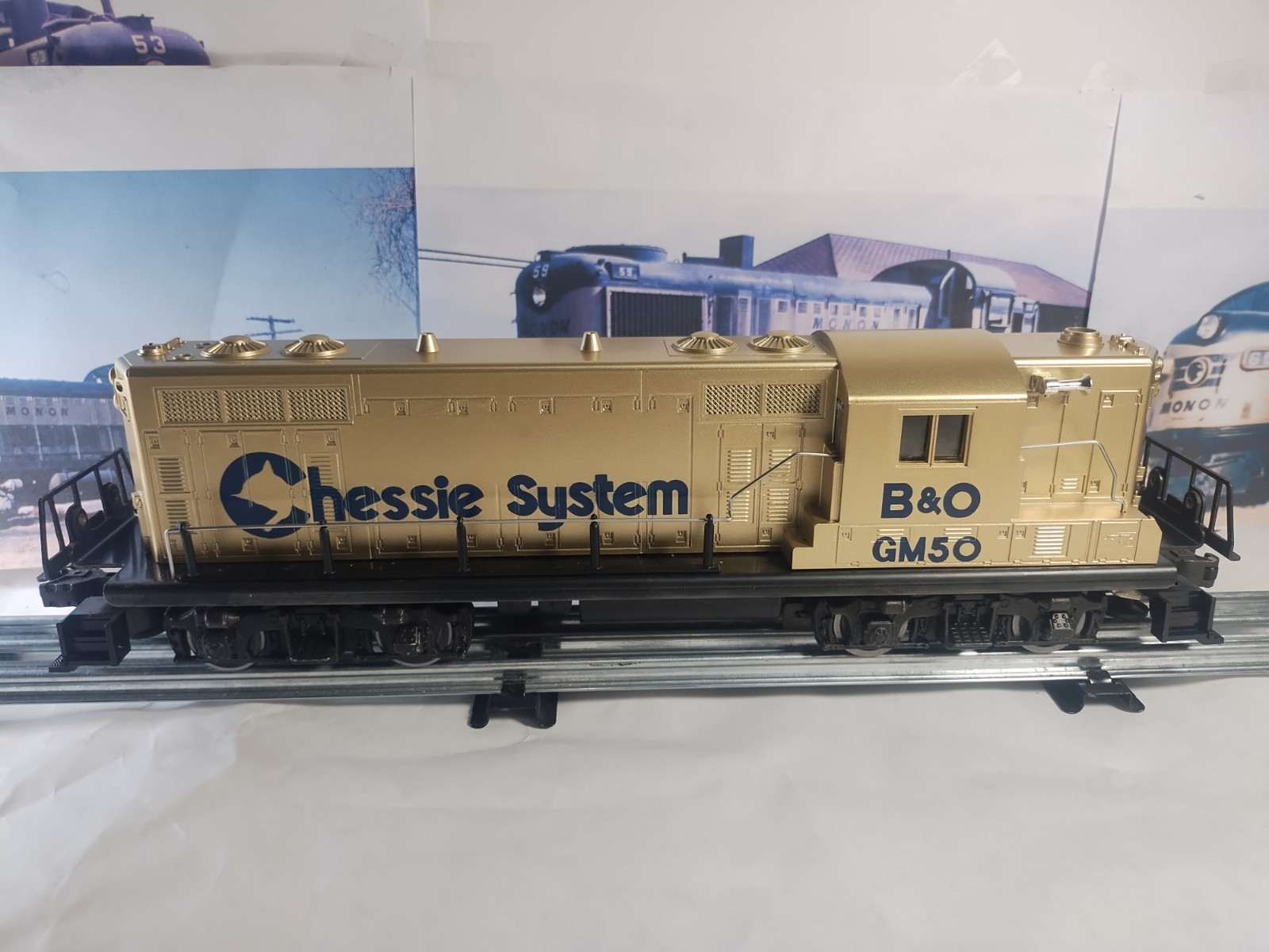 Lionel 6-8359 GM50 Chessie System B&O GP-7 Diesel Locomotive Gold With Box