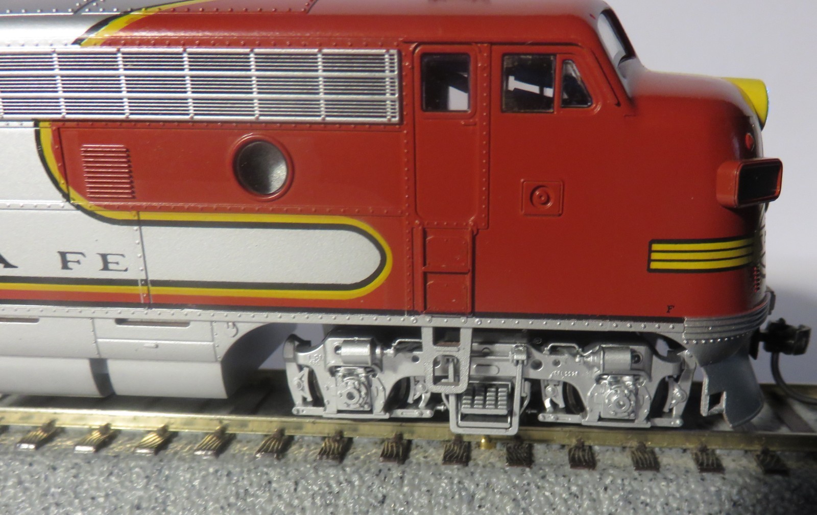Stewart/Kato HO ATSF Warbonnet F7A DC/DCC, Directional LED Light, Kadee Couplers
