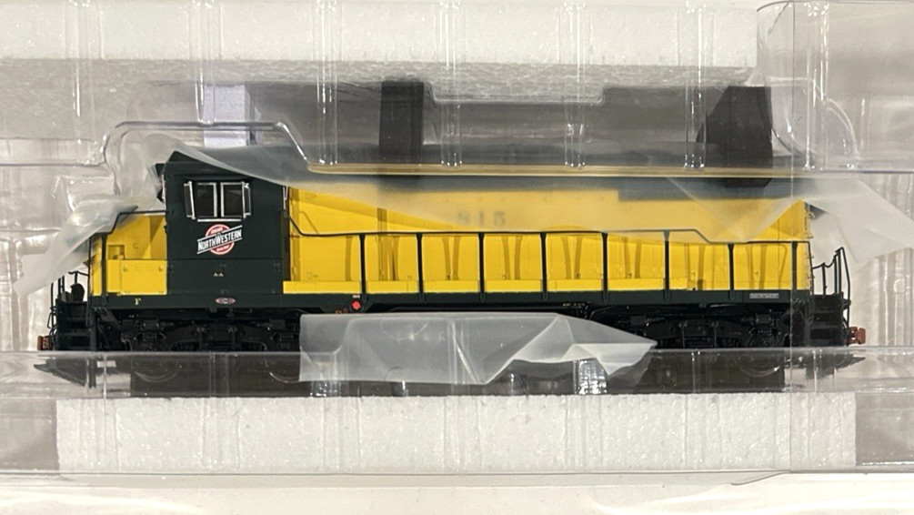 HO ScaleTrains Rivet Counter SXT33349 Chicago & Northwestern CNW EMD GP30 #815