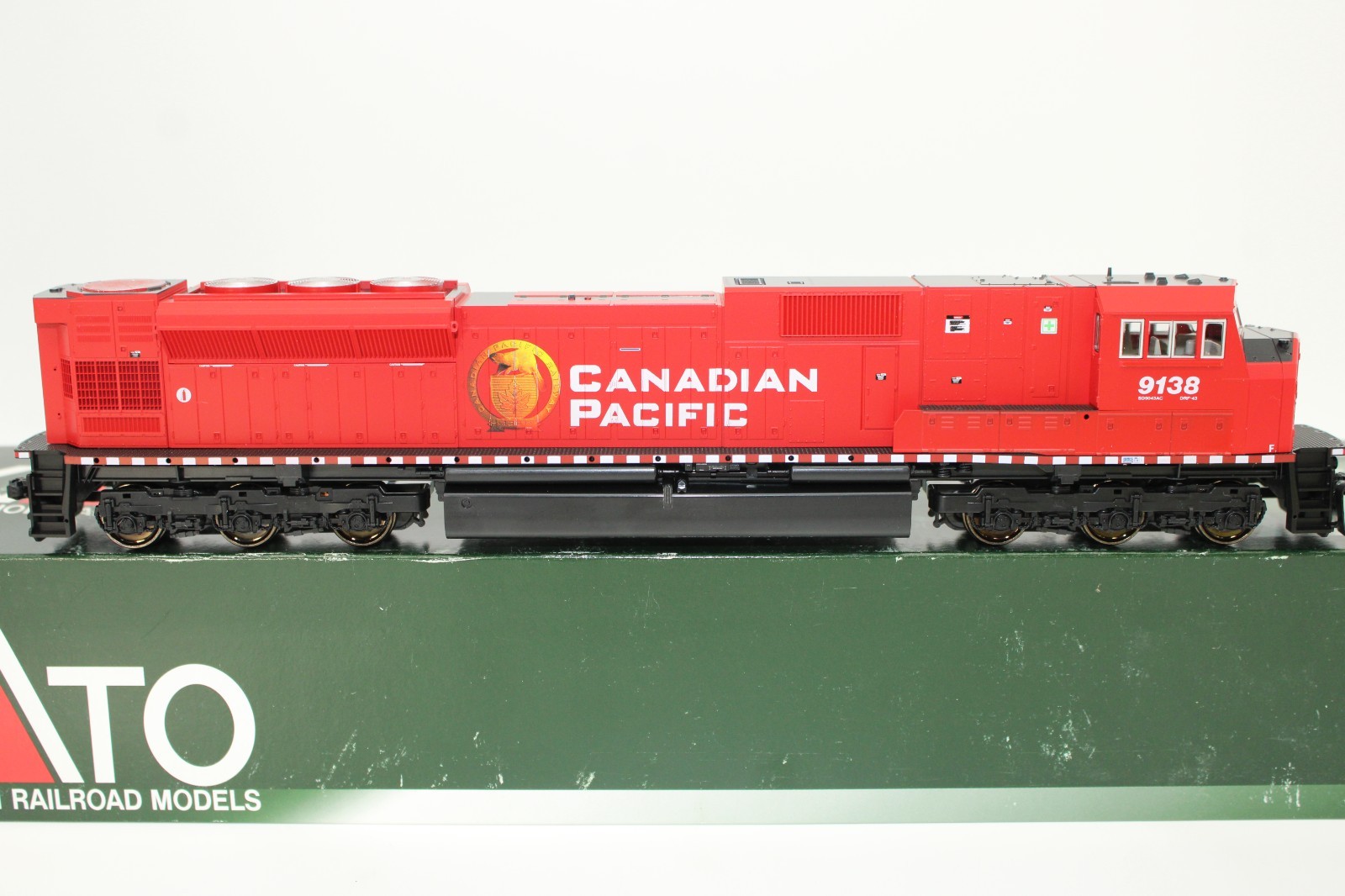 Kato HO CP Canadian Pacific EMD SD90/43MAC Diesel Locomotive #9138 NOS DCC Ready