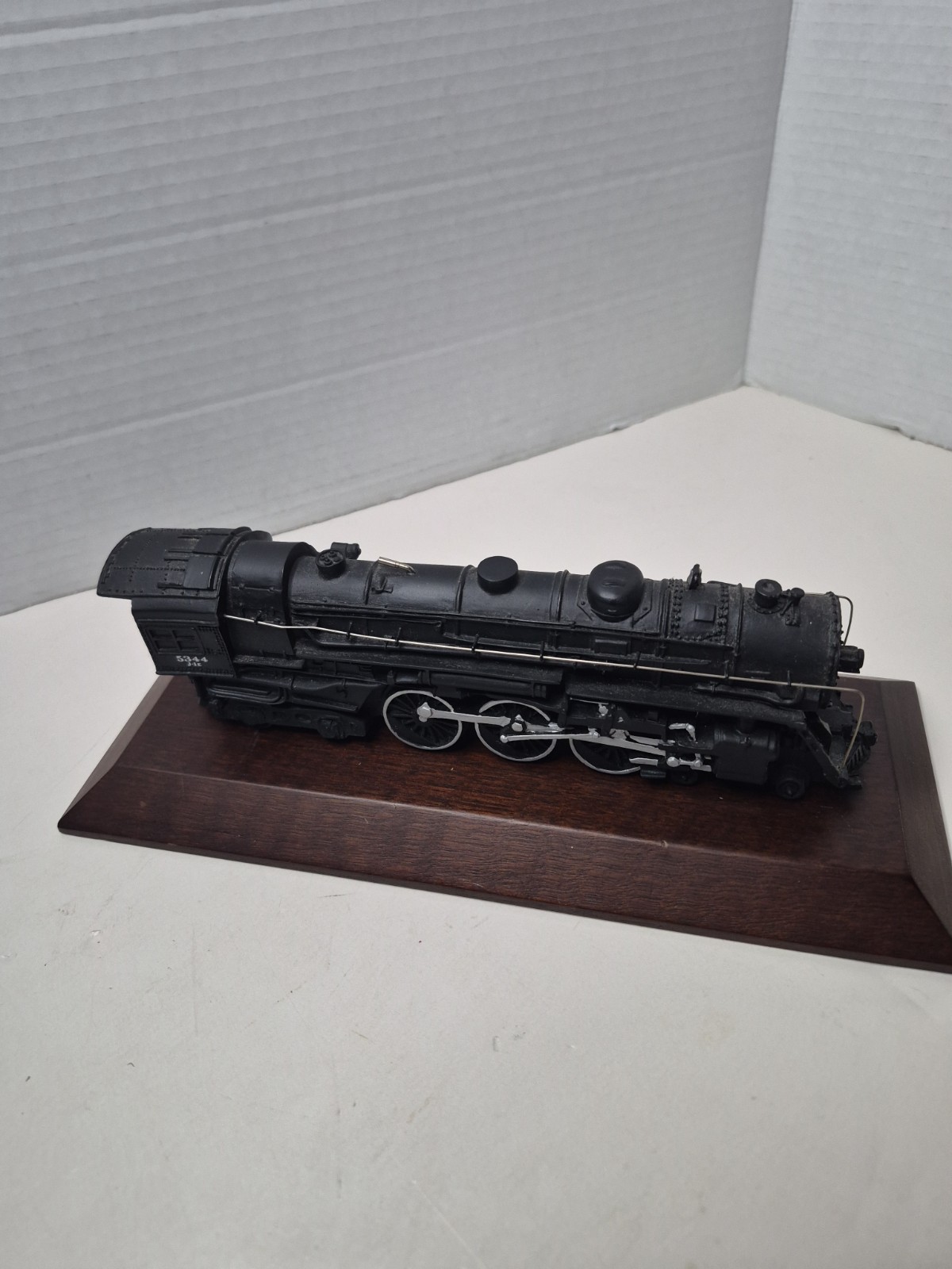 1993 Avon Collectible 1937 700e Hudson Locomotive Train With Base