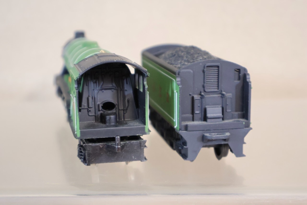 HORNBY R855 LNER 4-6-2 CLASS A3 LOCOMOTIVE 4472 FLYING SCOTSMAN with SMOKE op