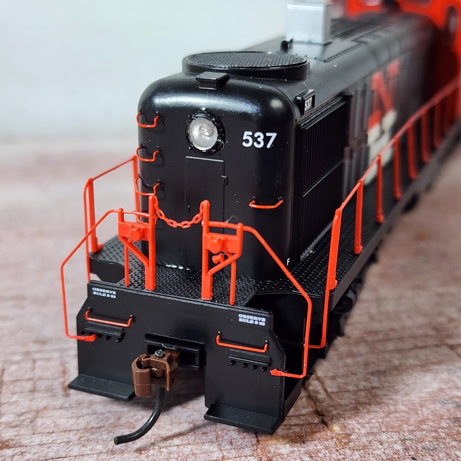 New Haven Railroad ALCO RS-3 Diesel Locomotive 537 Athearn 96765 with DCC Plug