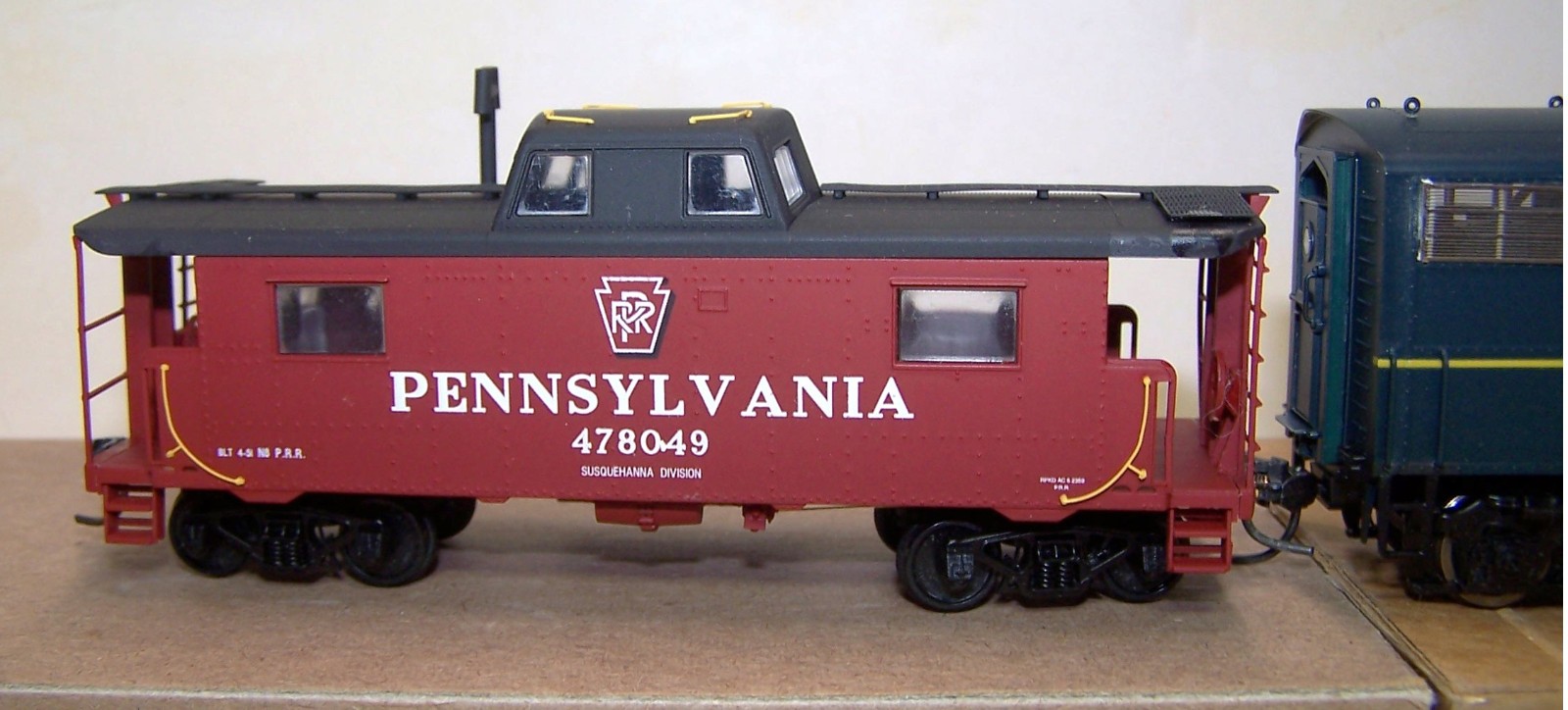 HO INTERMOUNTAIN F7a, F7b, BOWSER CABOOSE 478049, PENNSYLVANIA PRR 9779 DC
