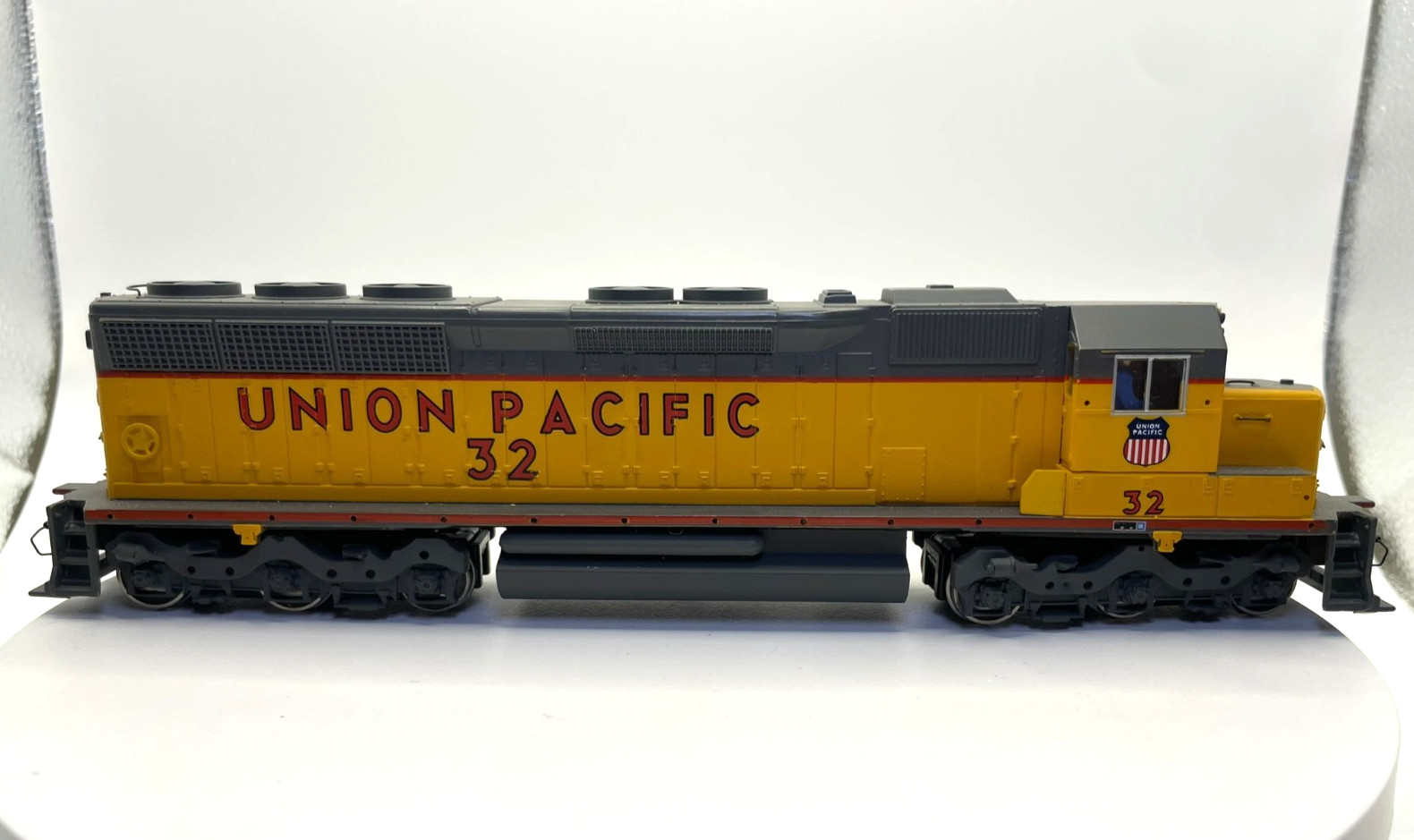 HO Scale Union Pacific SD45 Locomotive #32 – Light Function Details NOT Included