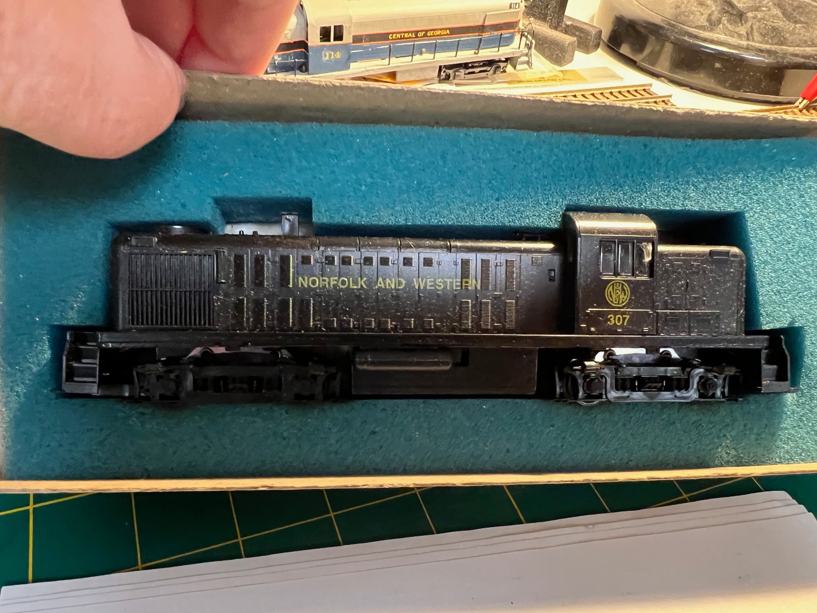 Roundhouse 2399 HO Alco RS-3 Diesel Locomotive Norfolk & Western 307 complete OB