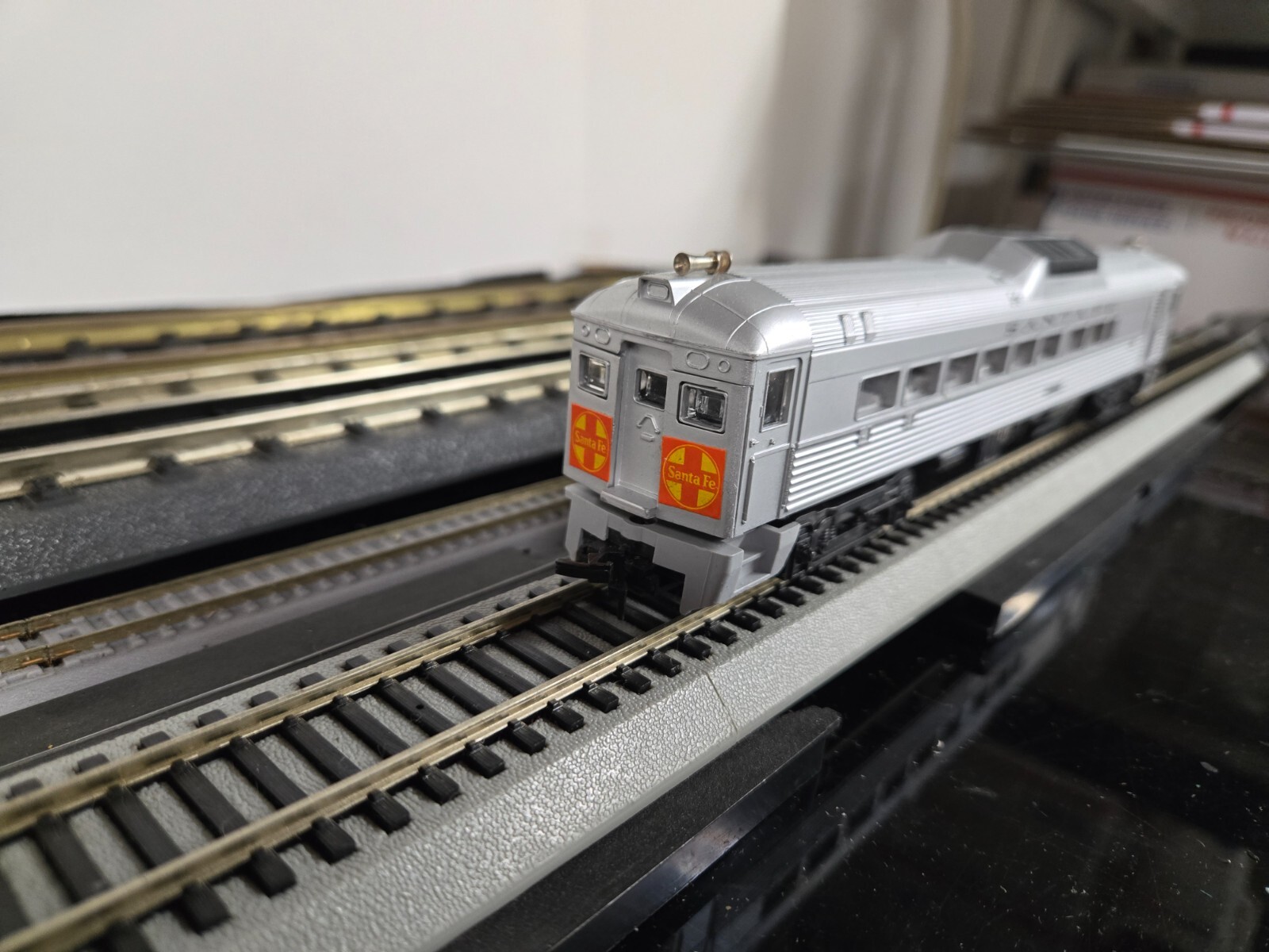 A ATT 11 Santa Fe RDC Railway Diesel Car Dummy New HO 1/87