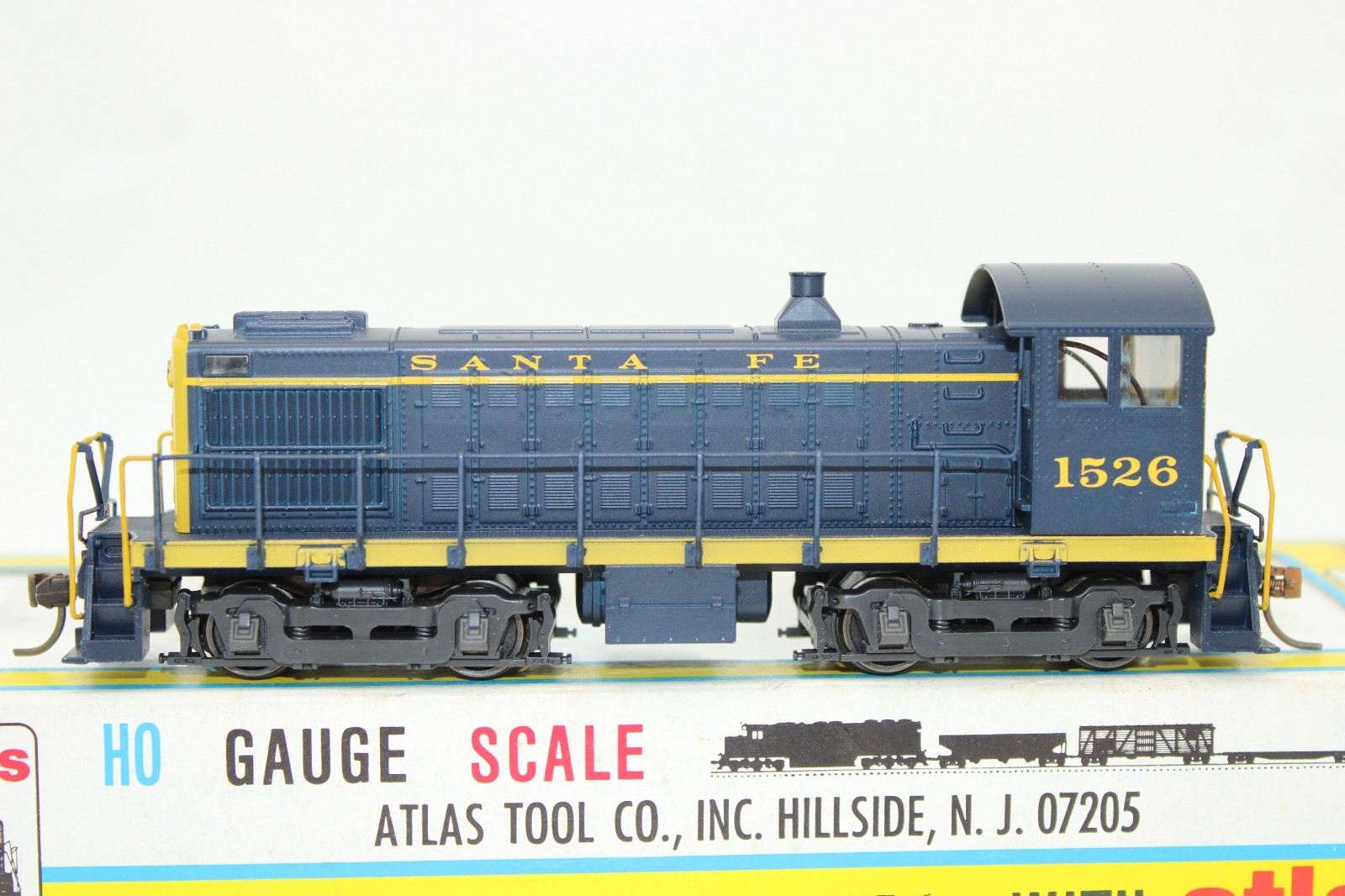Atlas HO Scale ATSF Santa Fe Alco S4 Diesel Locomotive #1526 8277