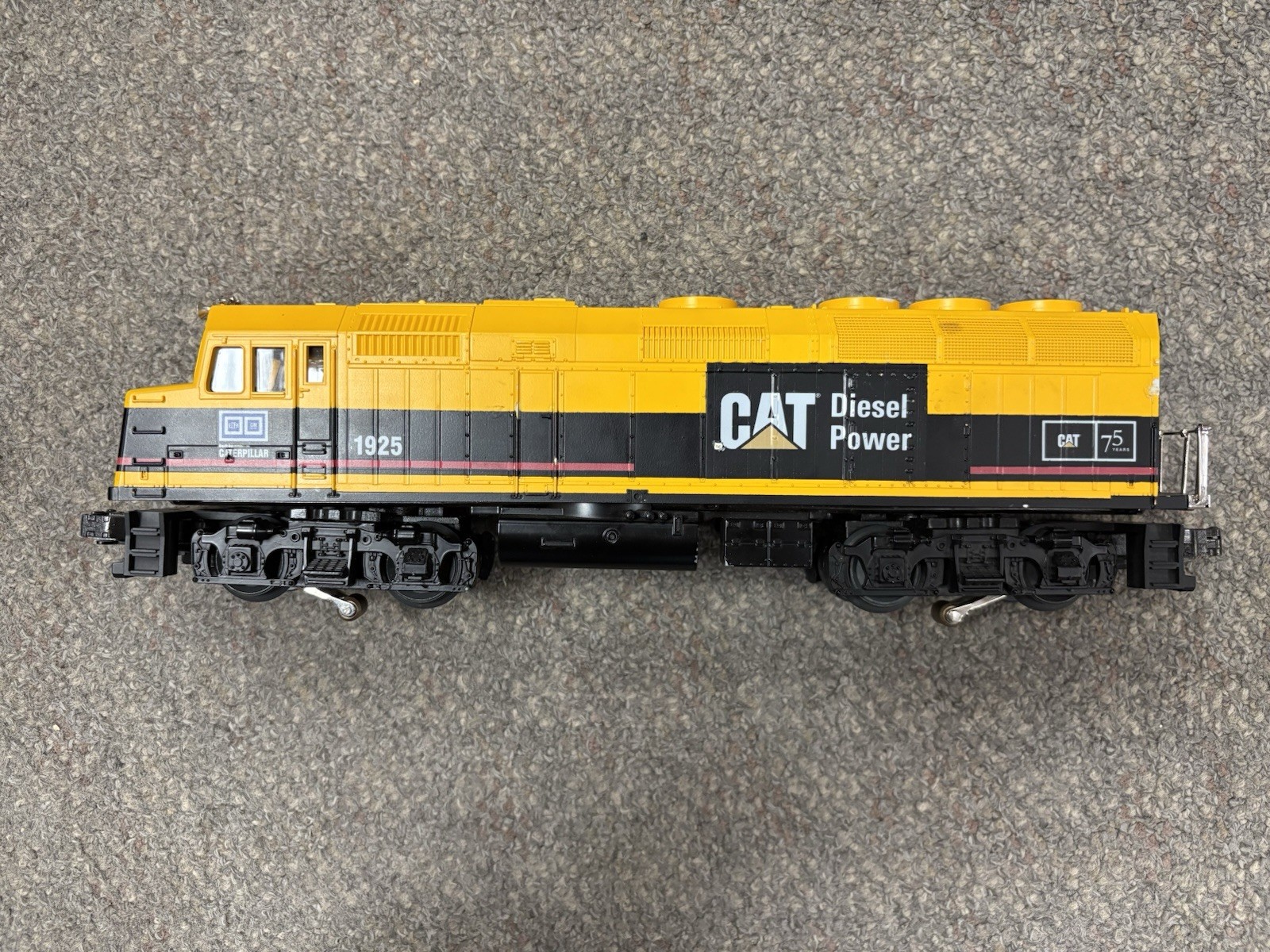 + MTH O Gauge RailKing Caterpillar CAT #1925 F40PH Diesel Locomotive w/ Horn *SS