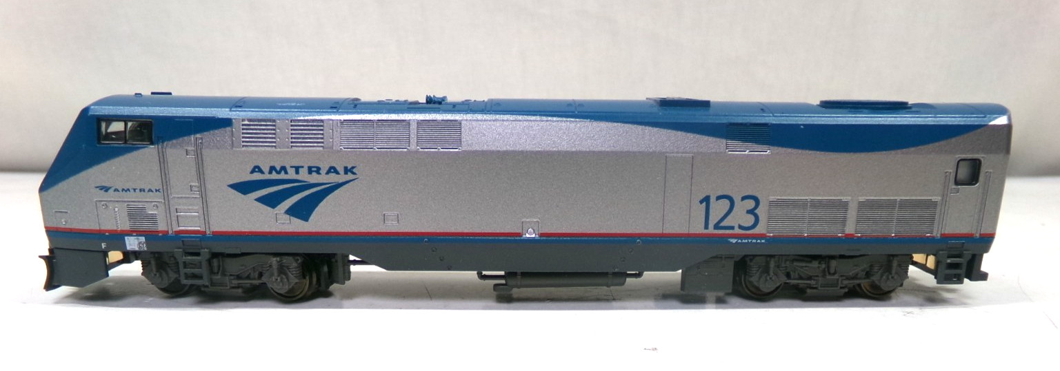 N scale Kato Amtrak P42 diesel engine in OB (lot N43)