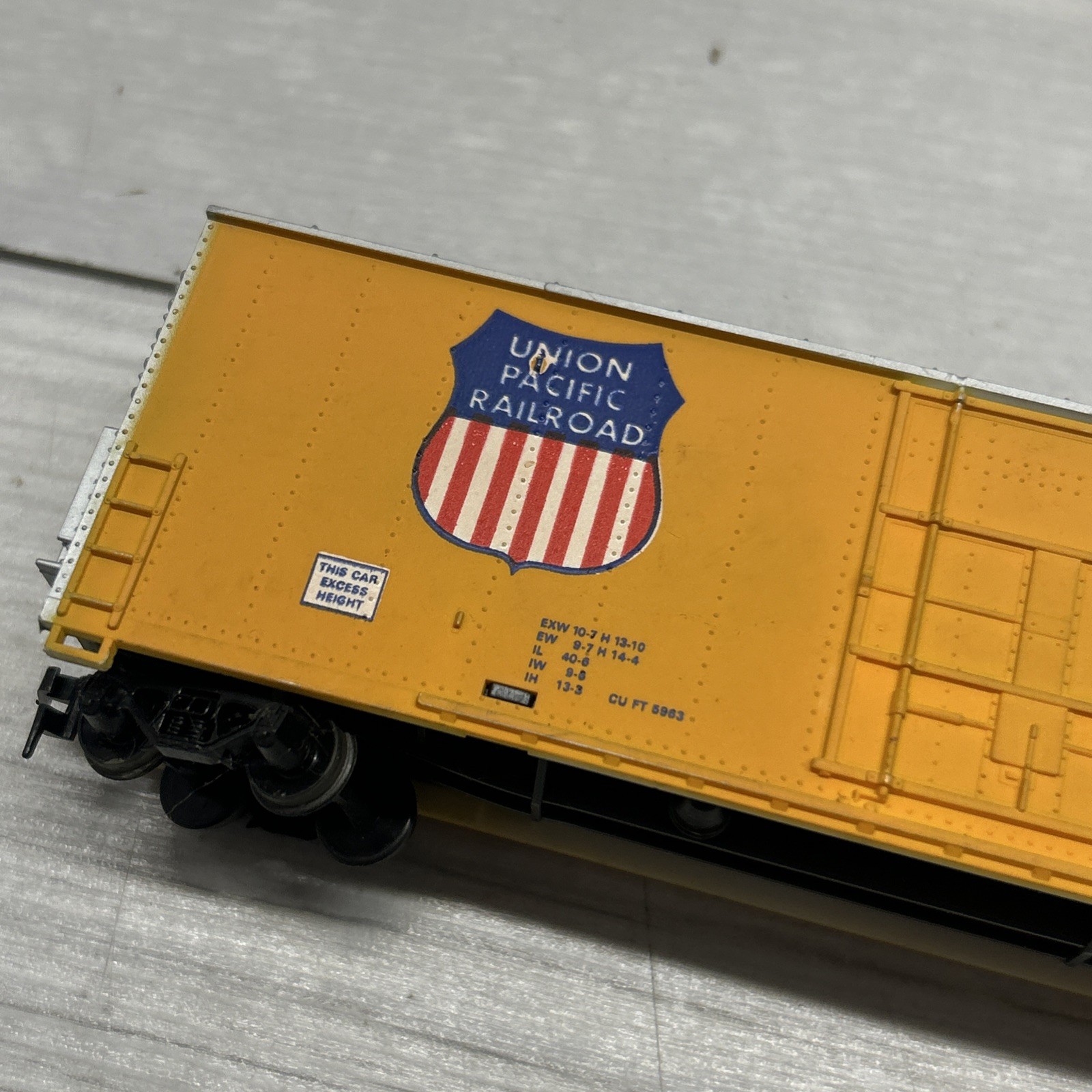 HO Scale Union Pacific Railroad 50′ High Roof Boxcar #300631