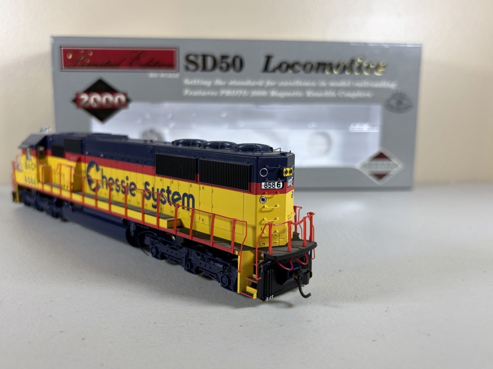 HO Proto 2000 DCC Equipped Chessie System(B&O) SD50 #8586