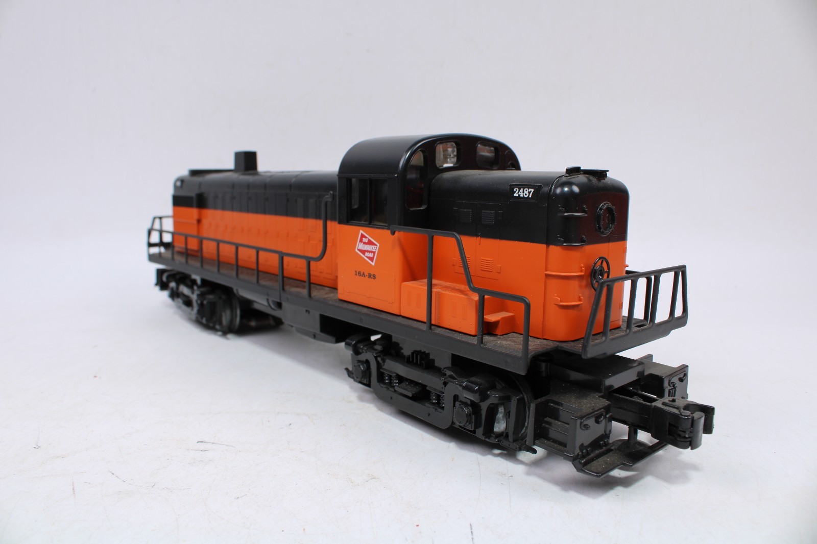 Lionel 6-18833 O Gauge RS-3 Diesel Locomotive Milwaukee Road #16A-RS w/Horn