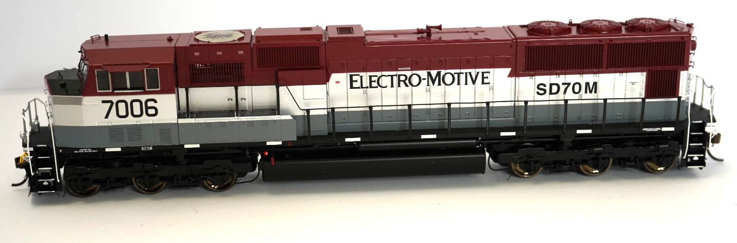Athearn EMD SD70M EMD Leasing paint DC Excellent #7006