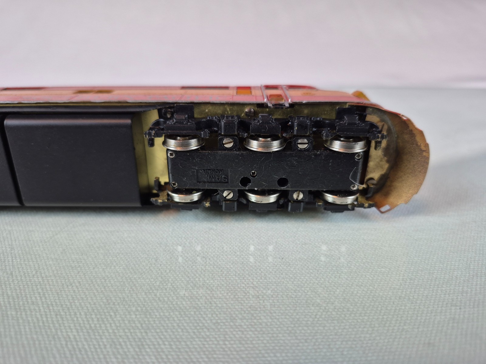 HO BRASS ORIENTAL LIMITED EMD E7A/B 2000HP STD W/LARGE # BOARDS POWERED