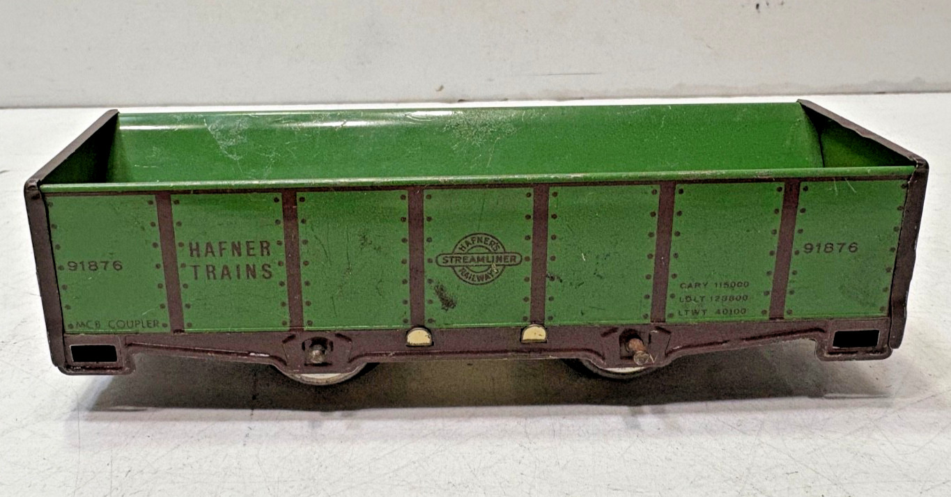 VINTAGE HAFNER 1010 “O-27” SCALE WIND UP LOCOMOTIVE & 2 CARS, RUNS