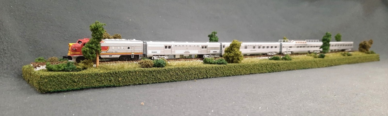 Z SCALE 24″ DISPLAY DIORAMA – “SUMMER SCENE” FOR ANY Z TRAIN