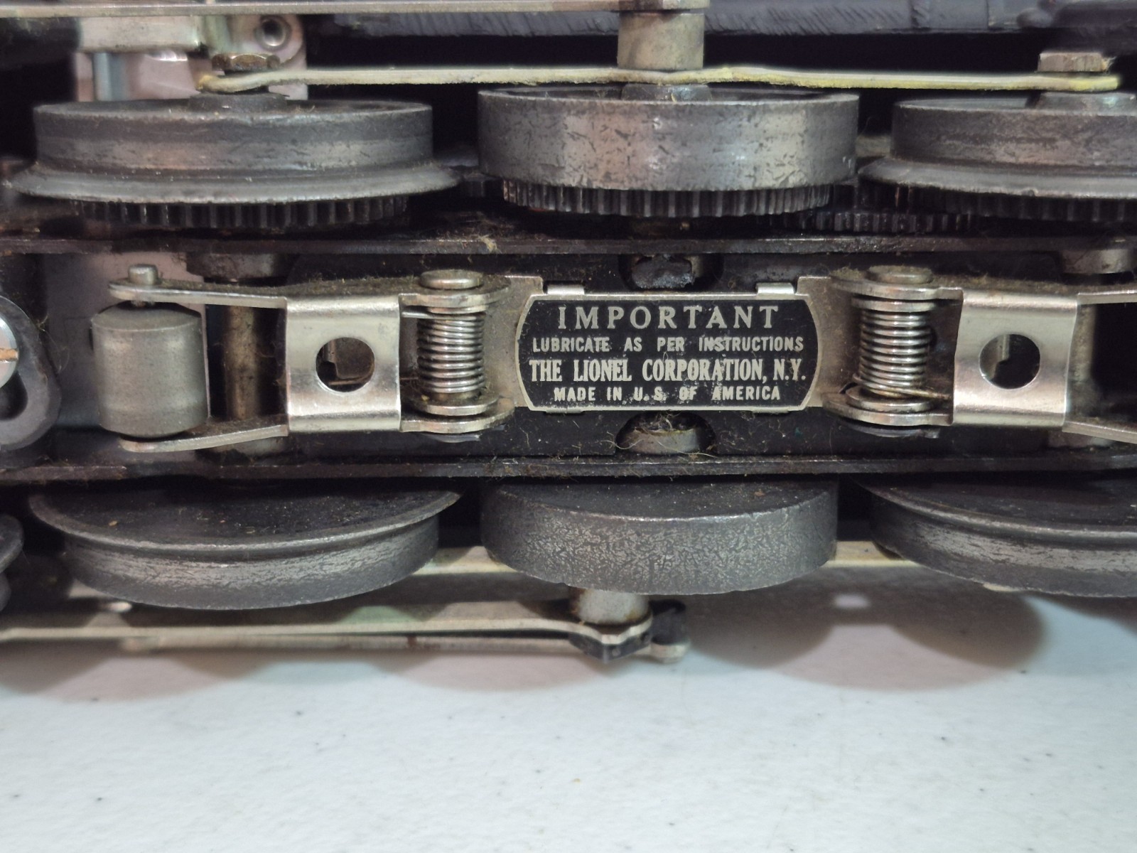Vintage Lionel 2056 O 4-6-4 Steam Locomotive w/2046W Tender Parts or Repair