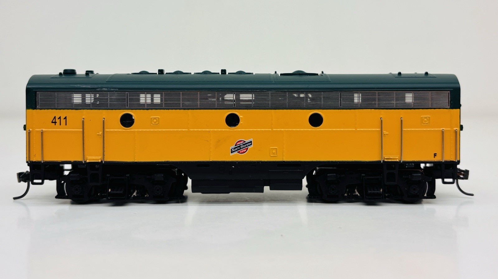 MRC Platinum HO C&NW Chicago & North Western F7B Powered Diesel #411 CD125