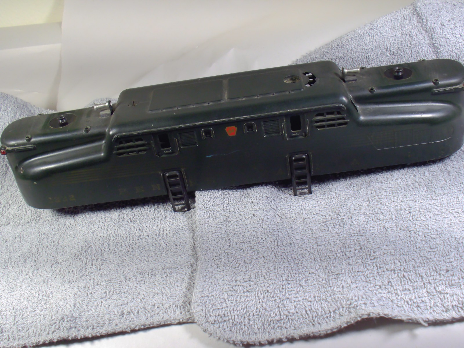 Vintage Lionel GG1 Electric Locomotive body cab shell for resto or use as is