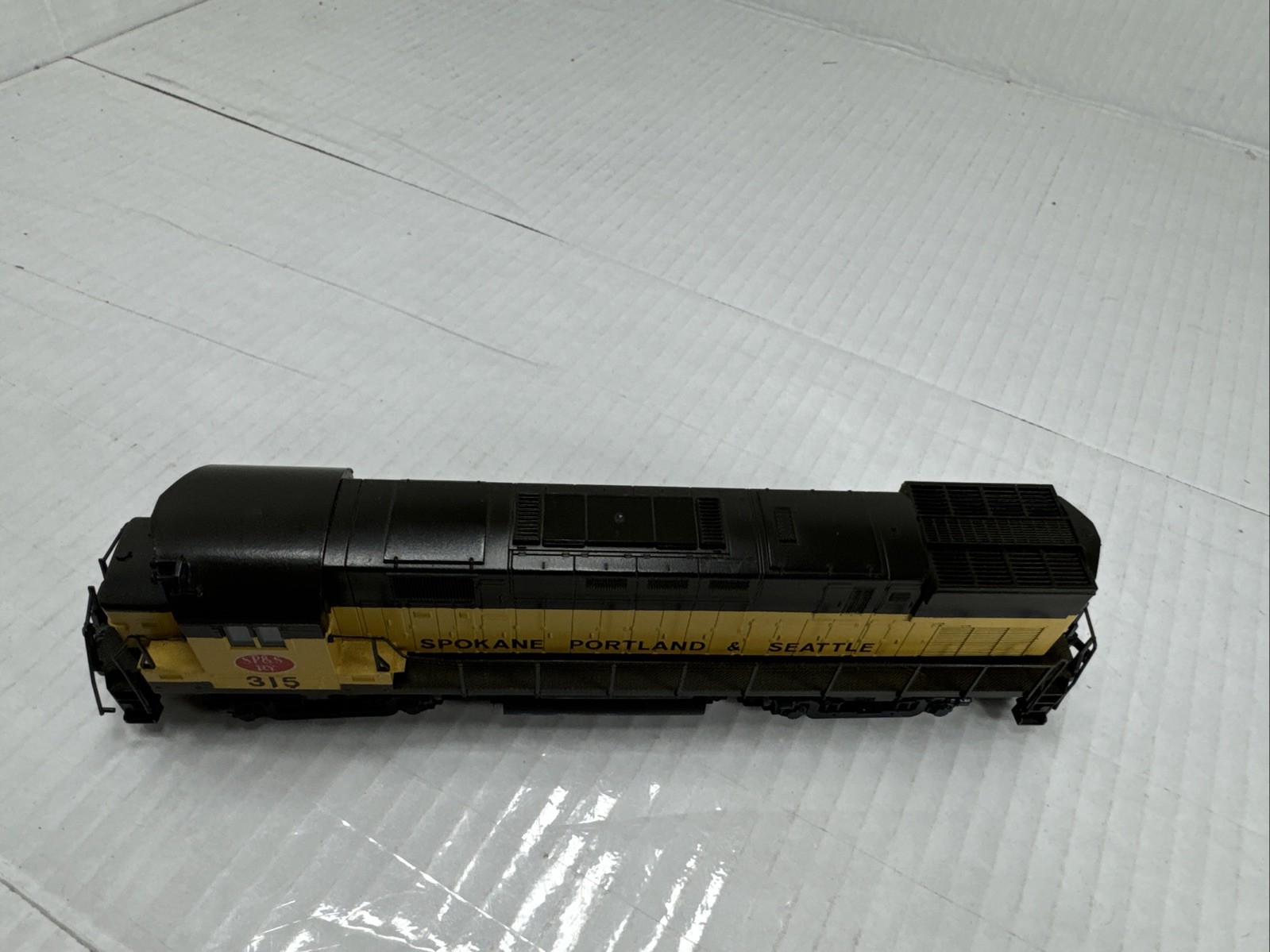 Kato Ho Scale C425 Spoken, Portland And Seattle Diesel Locomotive #315