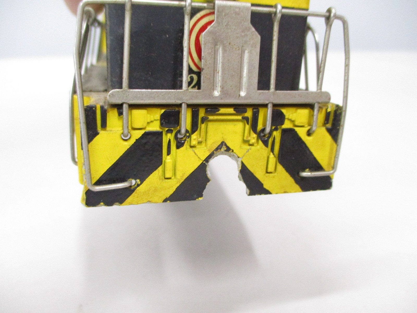 Lionel 2331 Virginian FM Yellow, Black Screw Breaks Postwar O gauge X7784