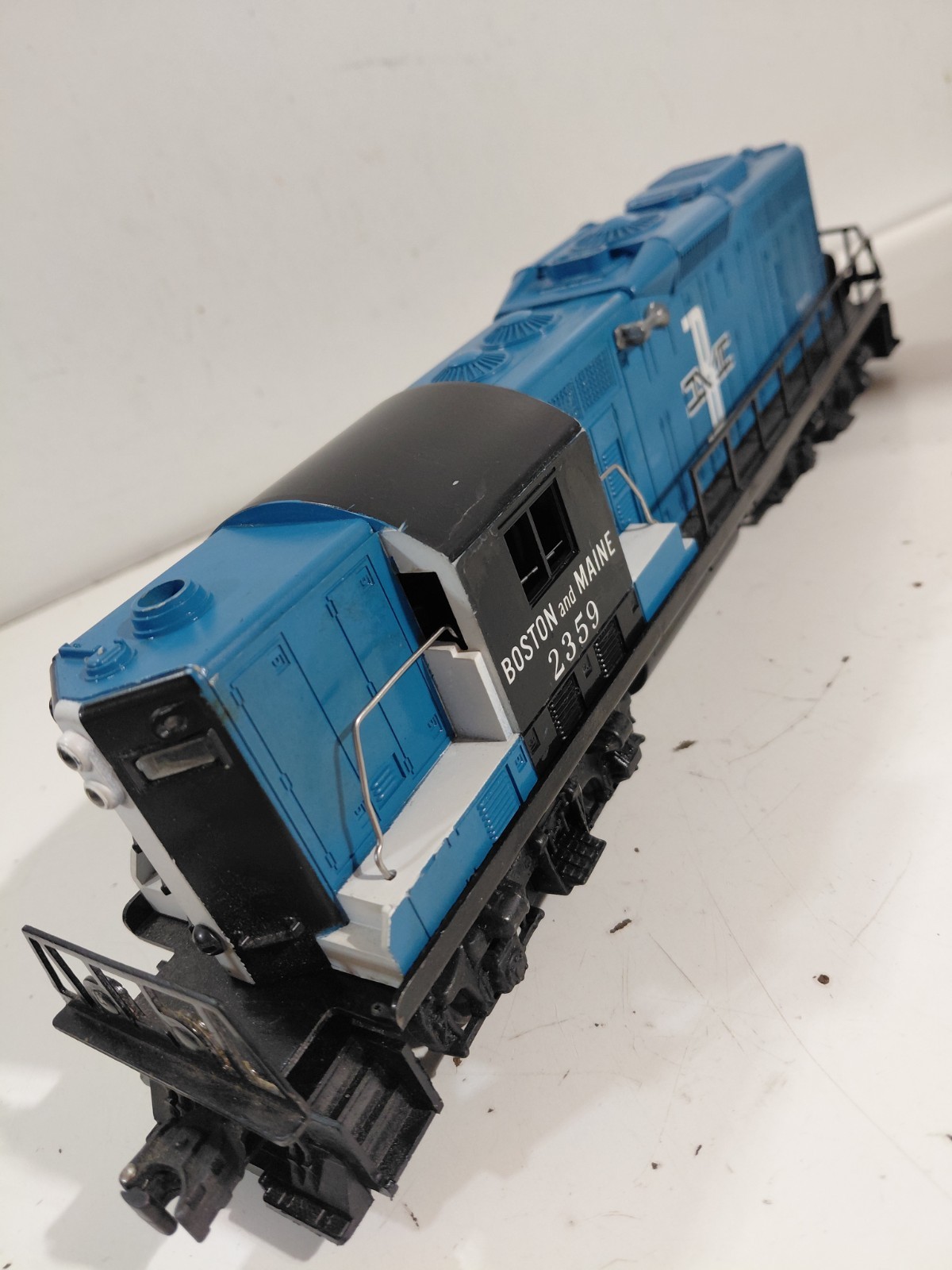 Lionel Trains 2359 O Gauge Model Railroad Boston and Maine GP9 Diesel Locomotive