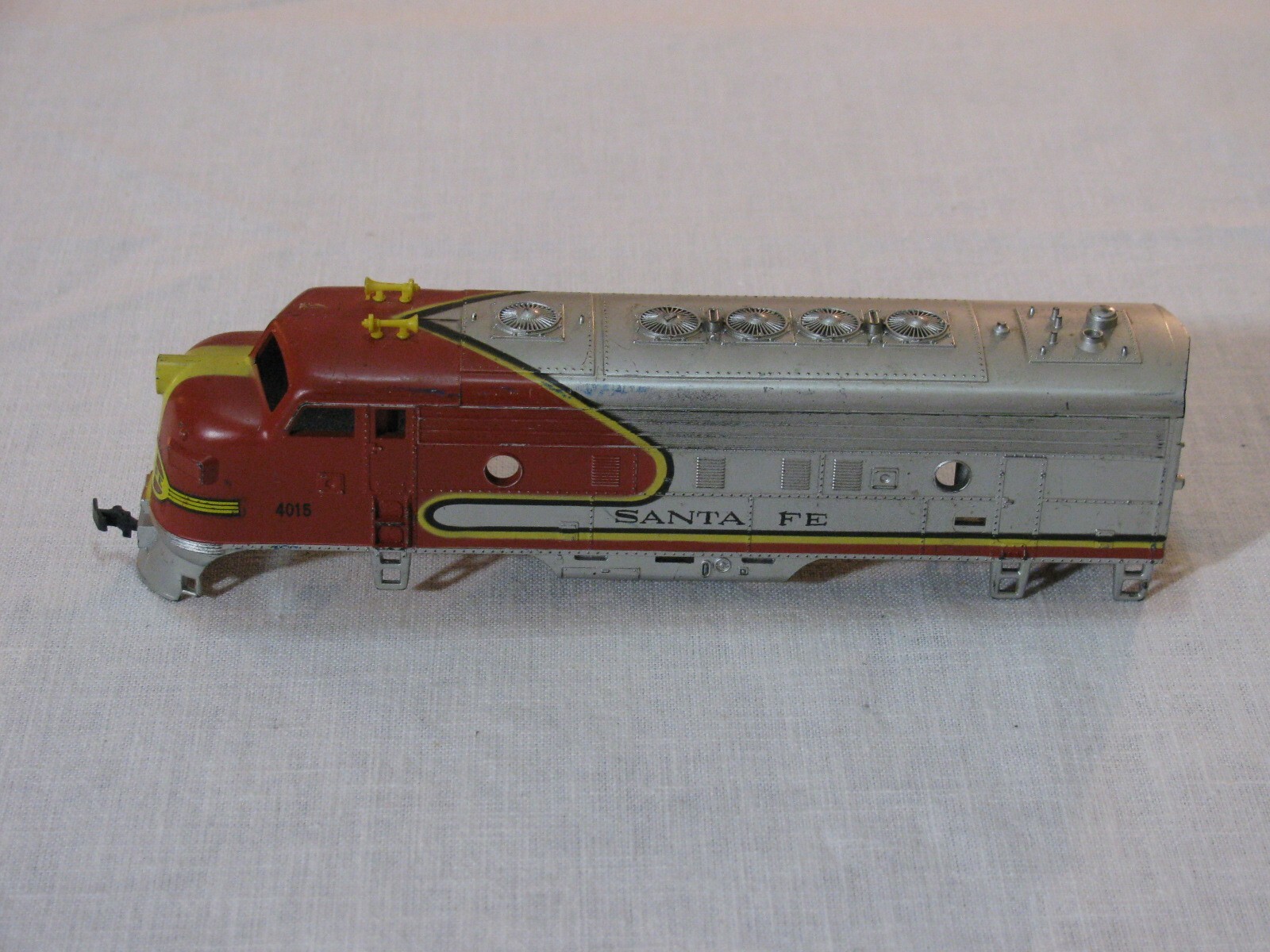 Vtg HO Scale Diesel Locomotive Shell ONLY, Santa Fe #4015, Unbranded rr