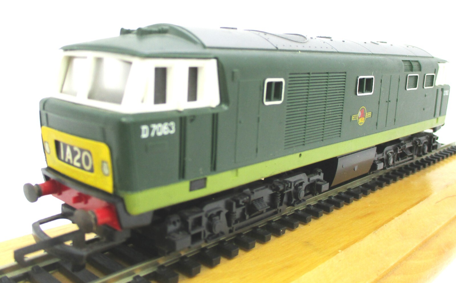 Hornby R758 First Edition Class 35 Hymek BR Green with Paper Yellow Ends Mint