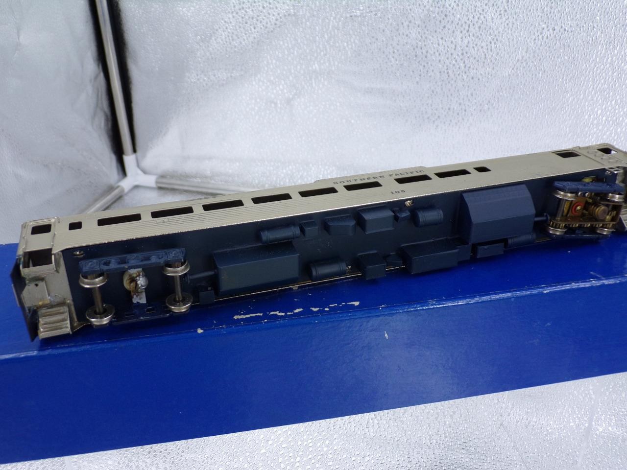 Boxed NJ Custom RDC3 Southern Pacific locomotive HO gauge F53