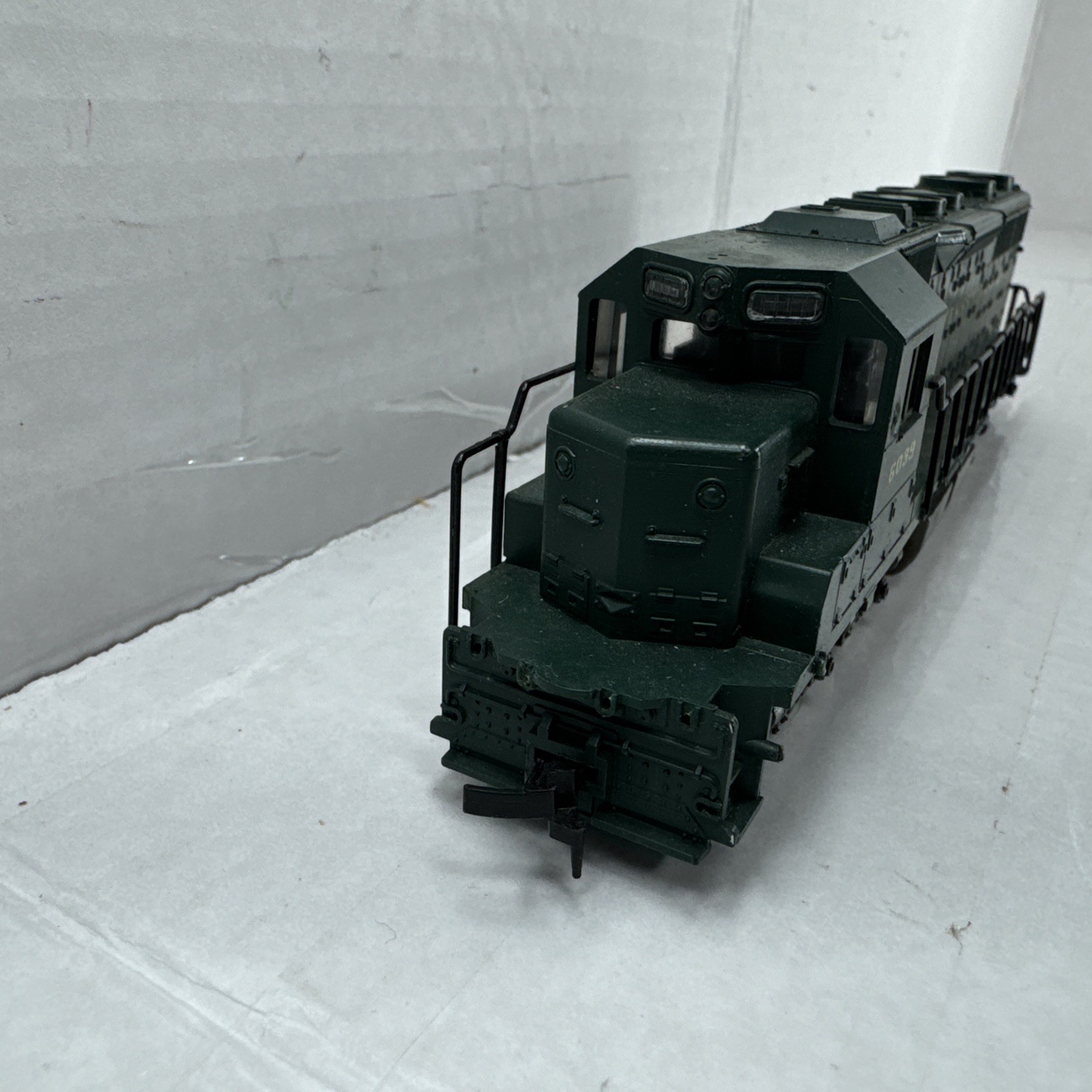 Atlas Ho Scale Sd35 Pennsylvania Diesel Locomotive #6039 For Train Set Layout