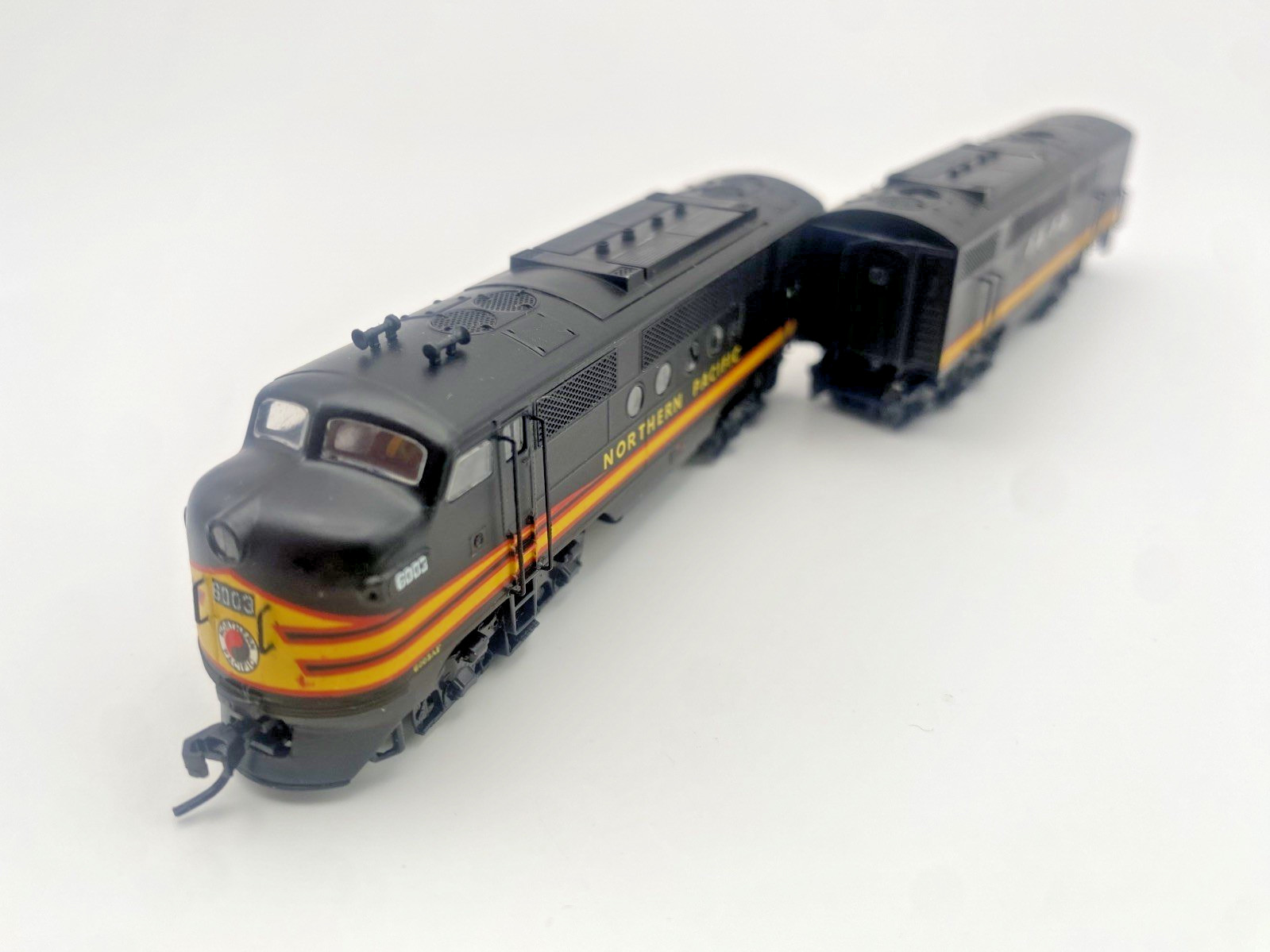 N Scale Intermountain FT A/B 69010-04 Northern Pacific NP 6003 Locomotive Set