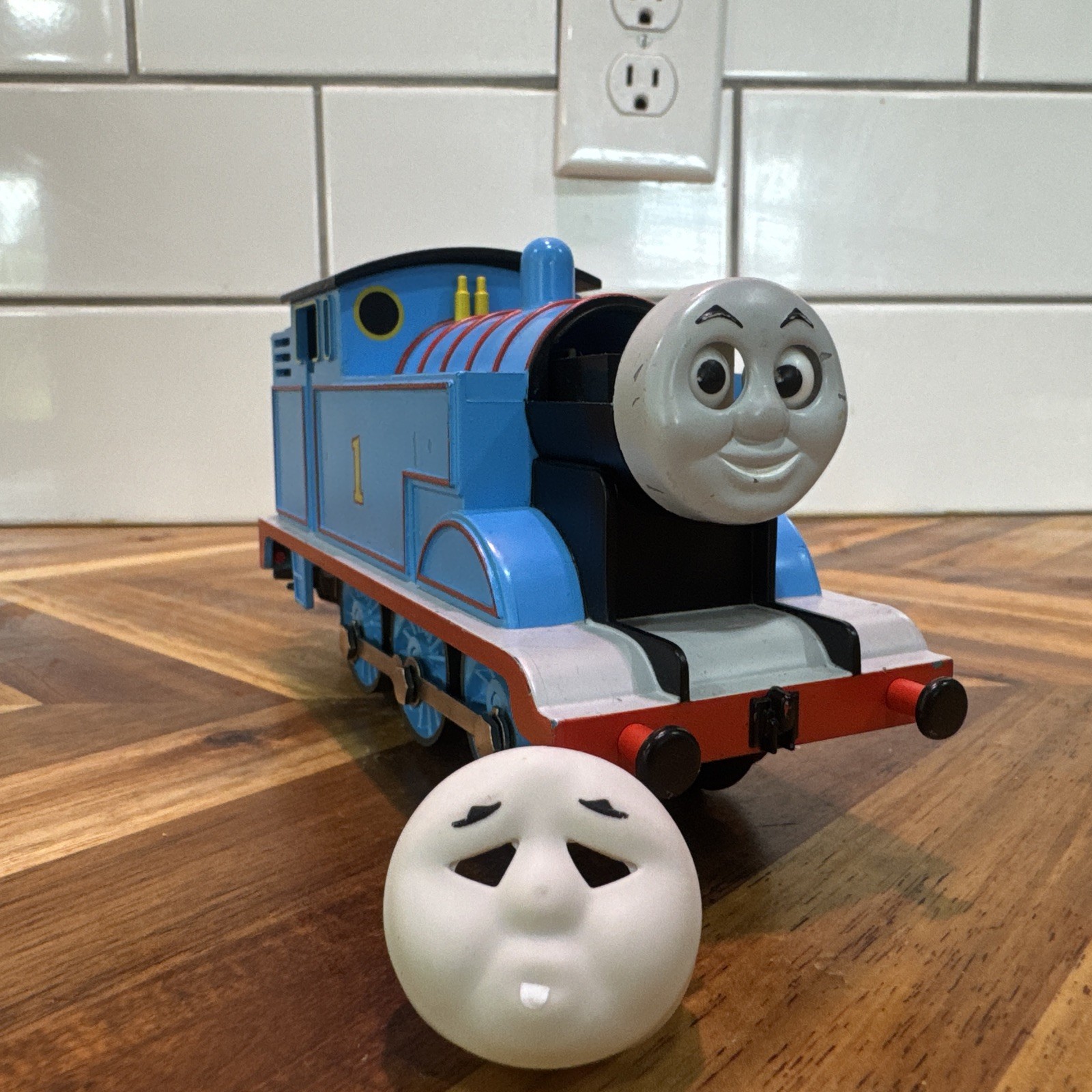 Gullane Thomas & Friends O Gauge 3-Rail DC Analog Thomas 0-6-0 2013 FOR PARTS