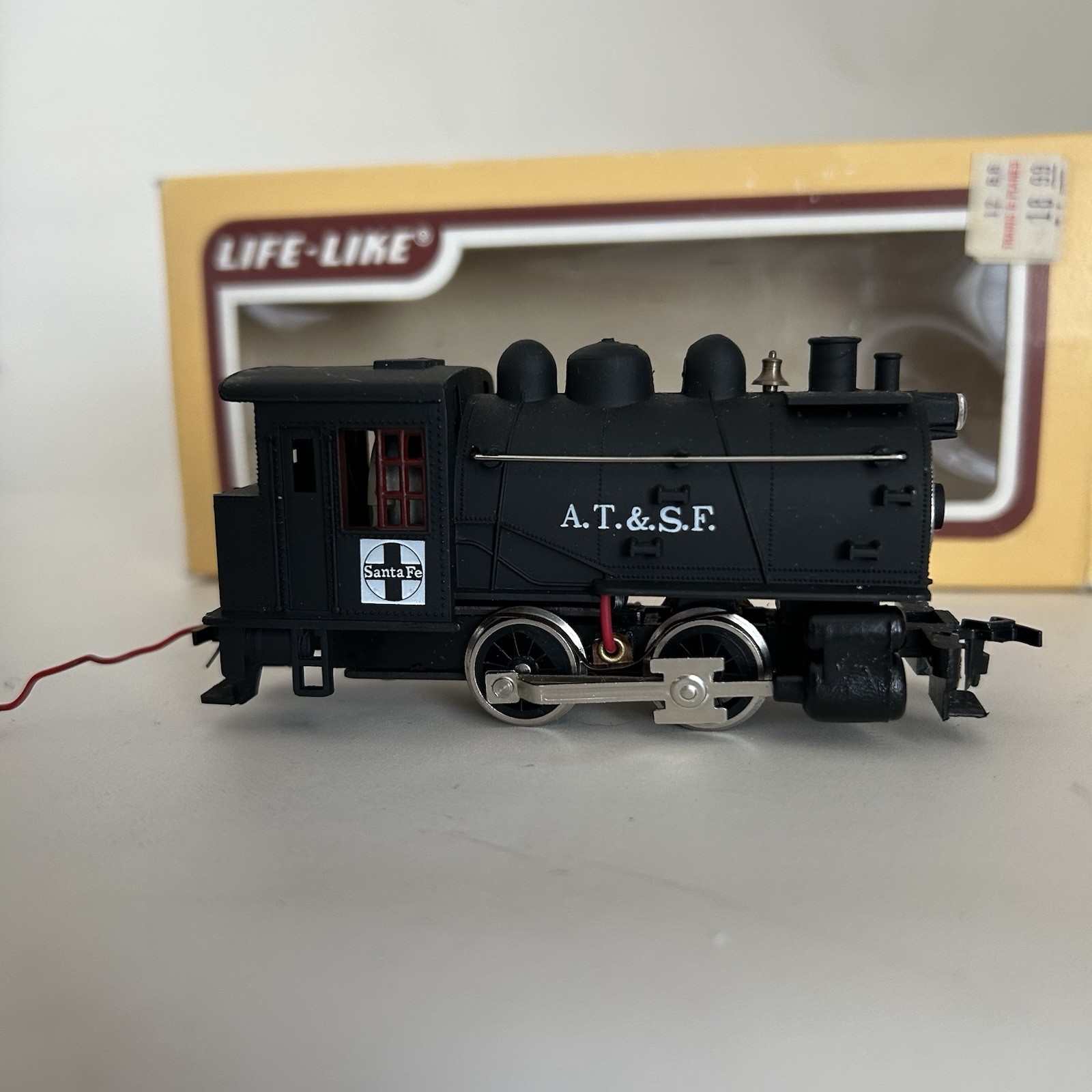 Life-Like 8302 HO Scale AT&SF Dockside Steam Locomotive Working Headlight