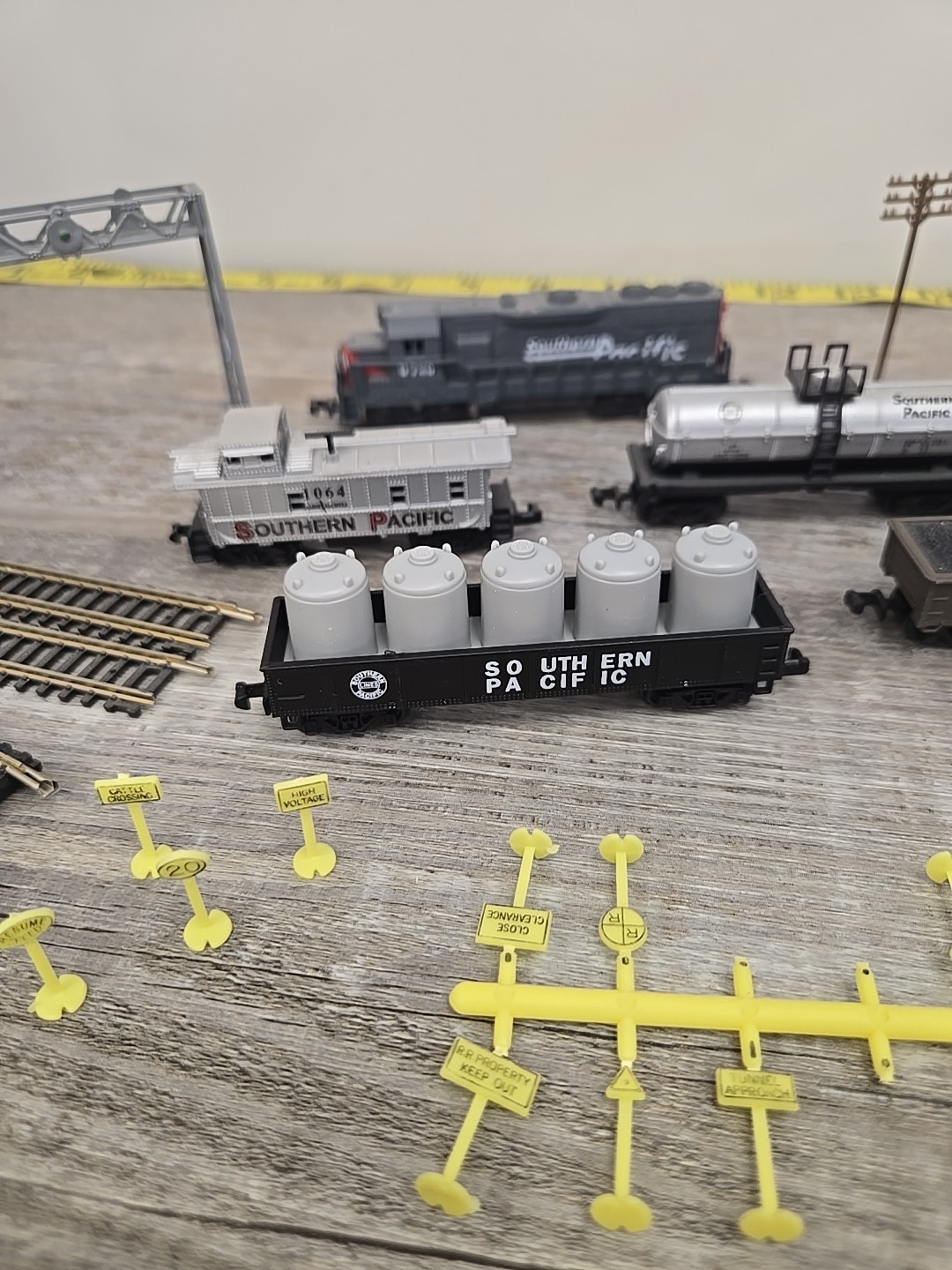 Southern Pacific Train Cars High Speed N Scale Locomotive Signals