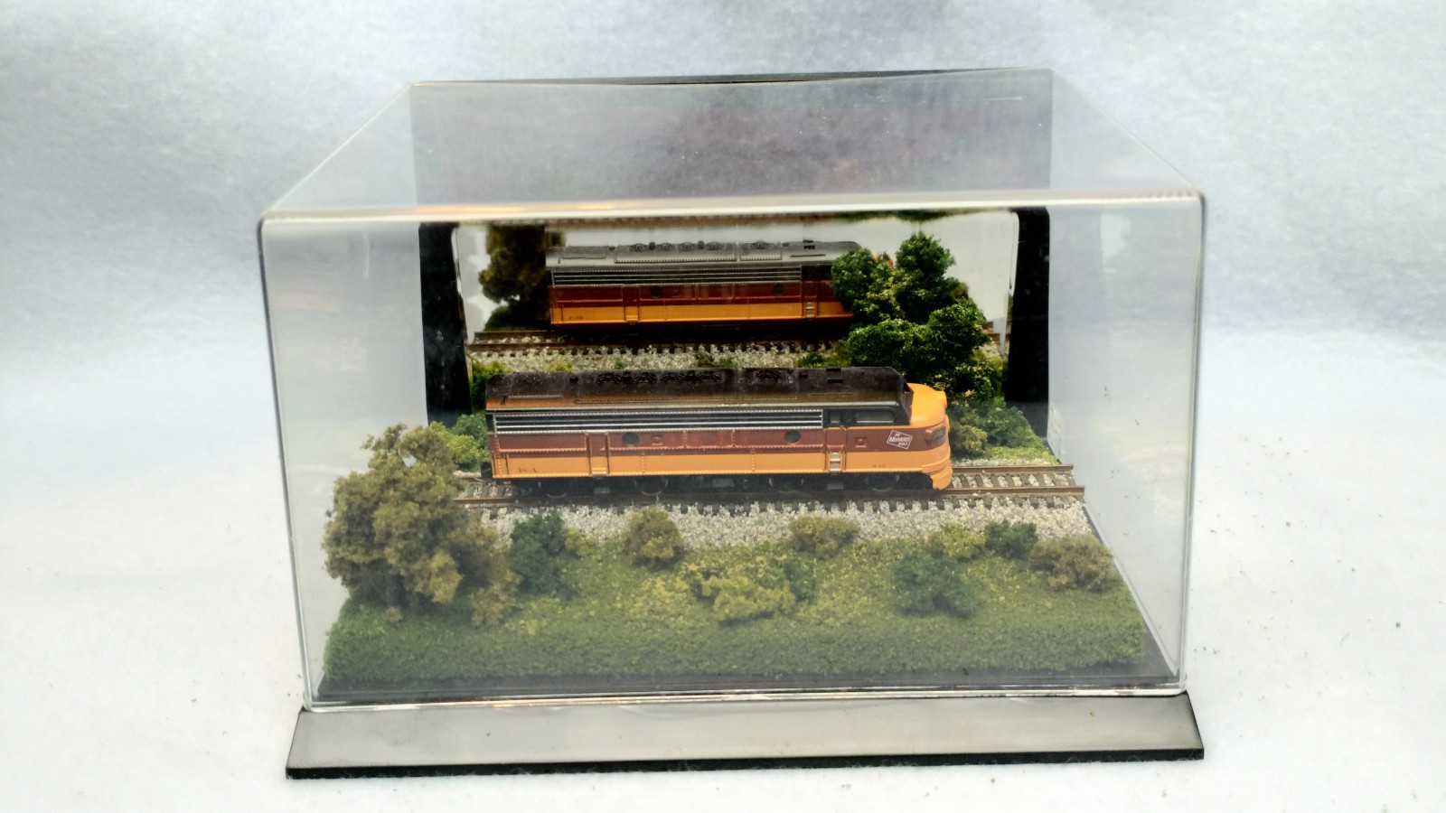 Z SCALE DISPLAY MIRROR CASE – GREAT VIEW FOR ANY Z LOCO OR CAR