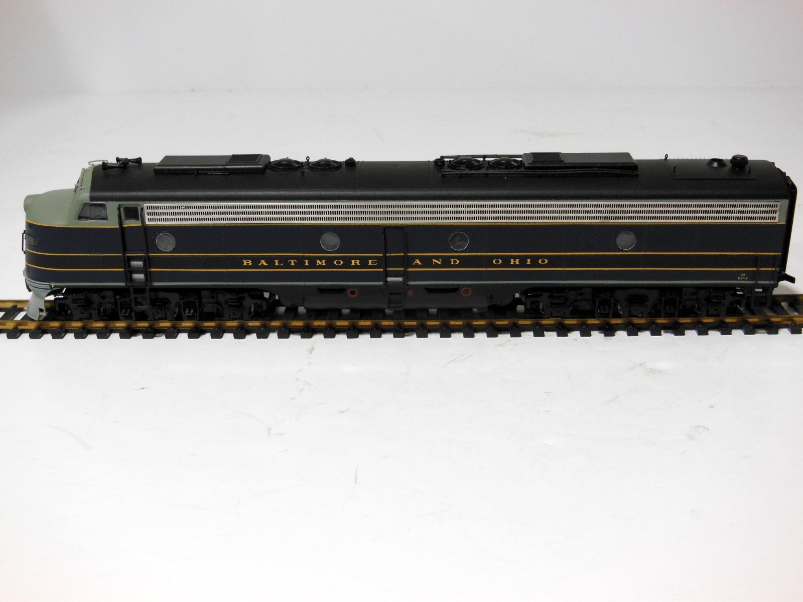 B&O E8/9 #28 Proto 2000 HO, DC, diesel engine