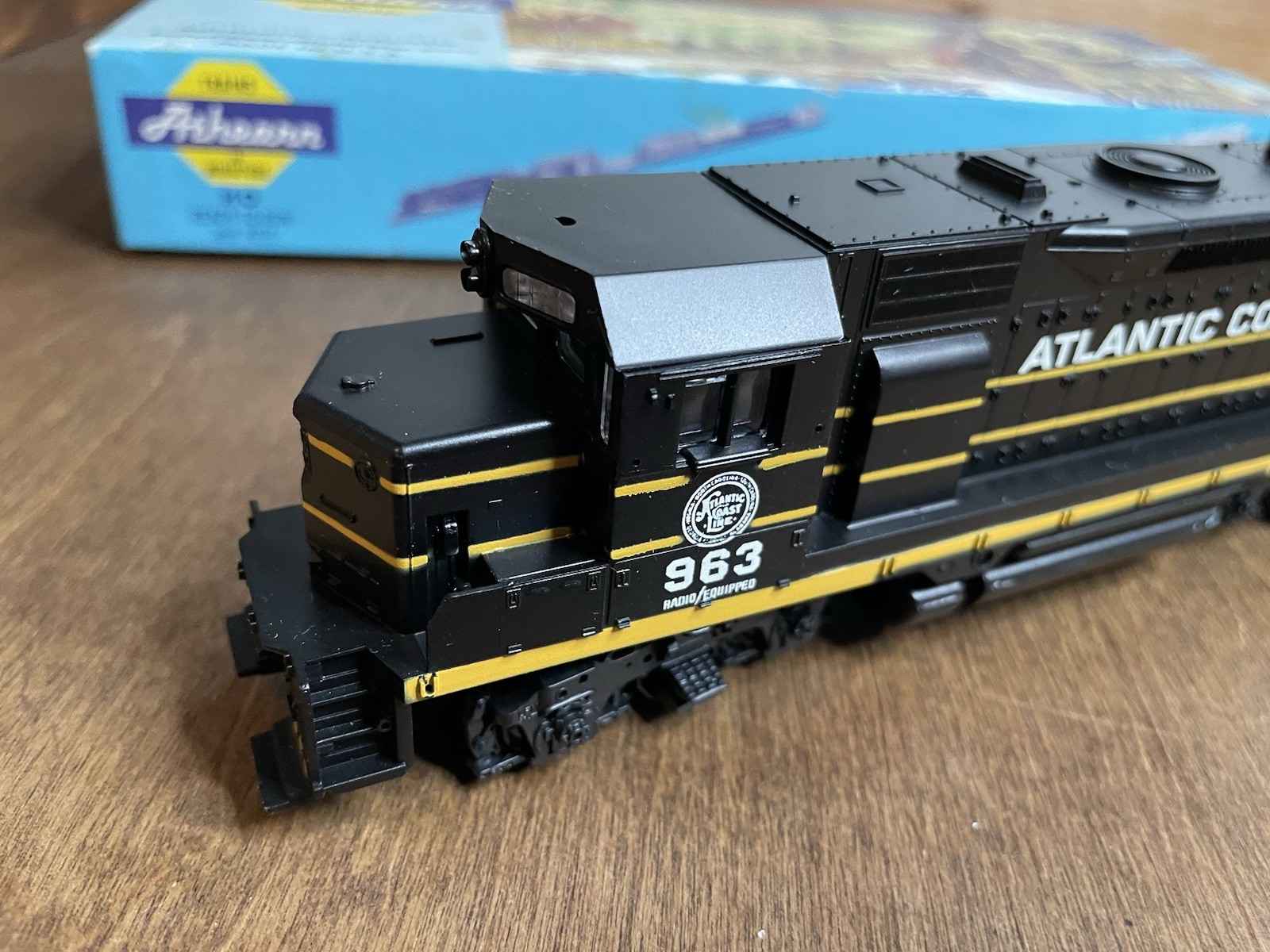 Athearn HO Blue Box Atlantic Coast Line GP35 Diesel Engine #963-Unpowered Dummy